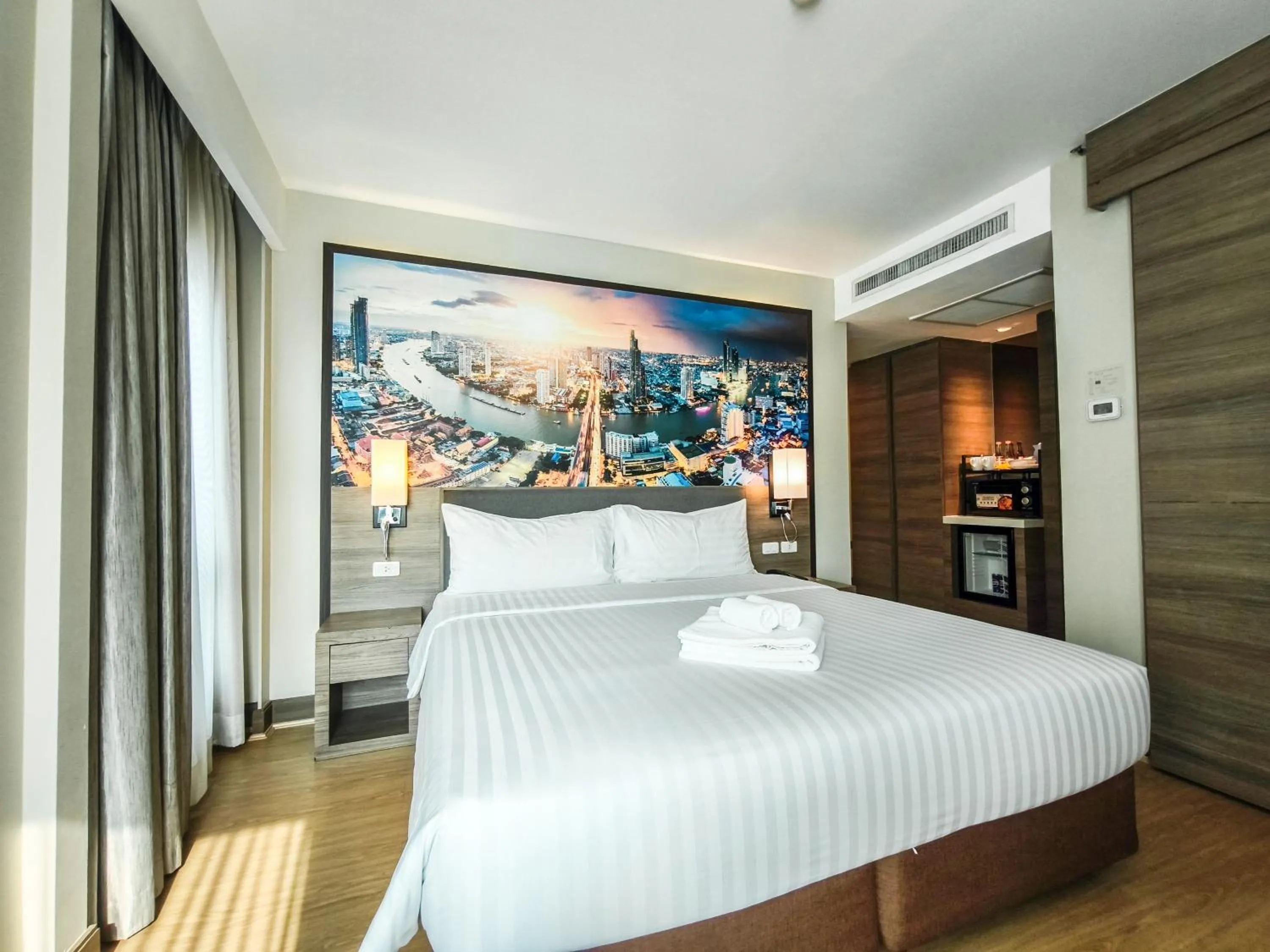 Bed in Citrus Sukhumvit 11 by Compass Hospitality