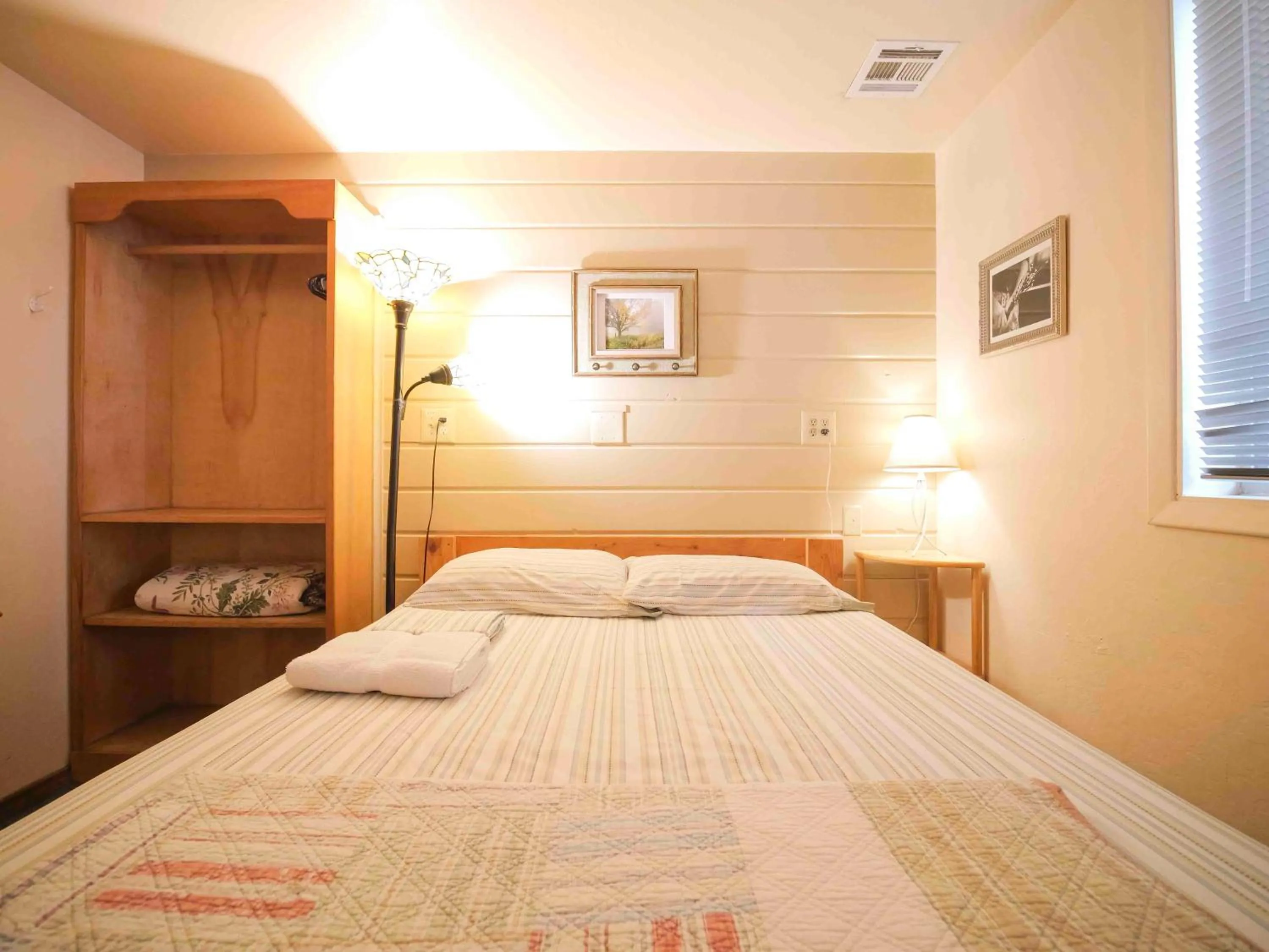 Bed in Ashland Commons Hostel