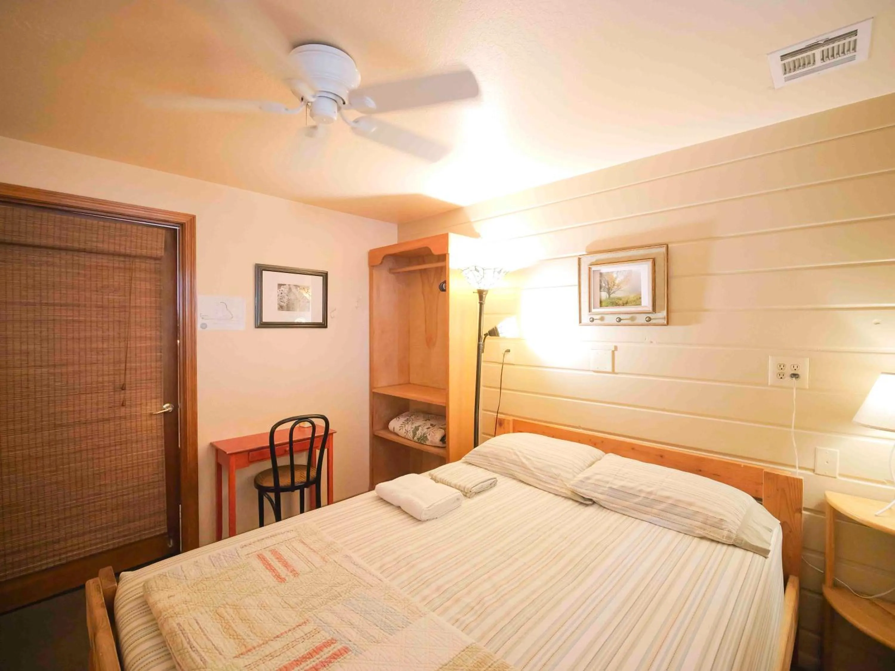 Bed in Ashland Commons Hostel