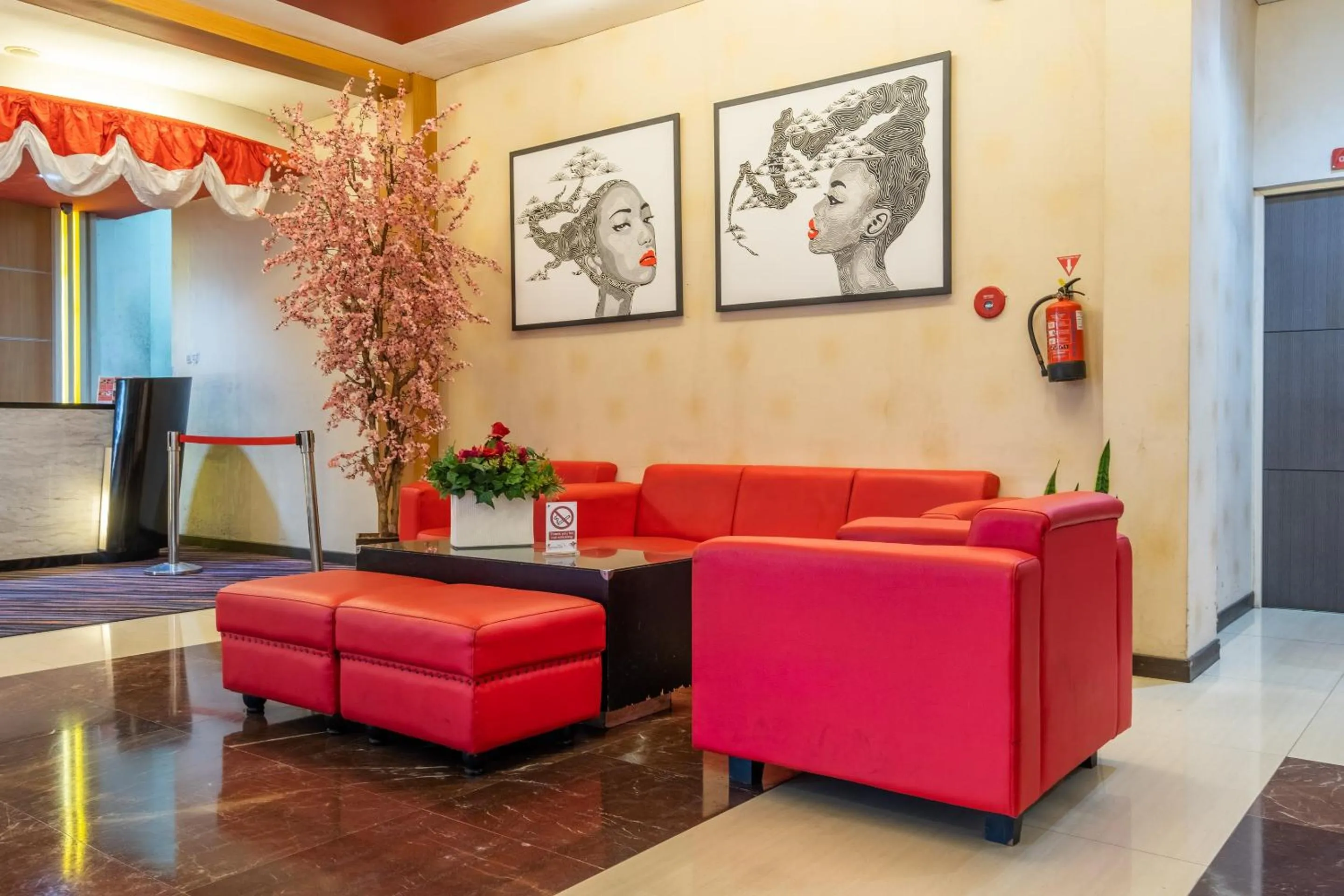 Lobby or reception in Townhouse Oak Cihampelas Near Ciwalk Formerly Promenade Hotel