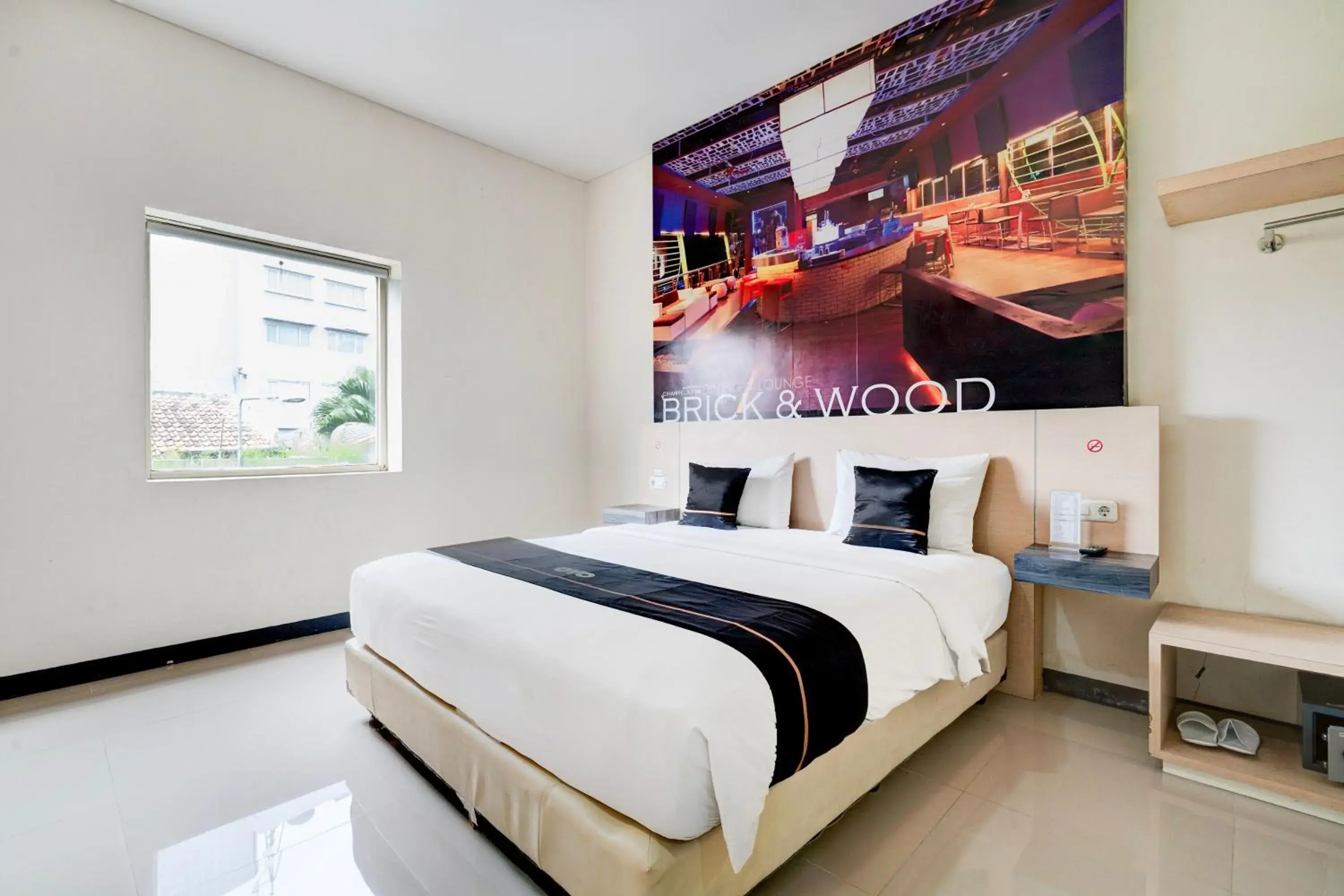 Standard Double Room in Townhouse Oak Cihampelas Near Ciwalk Formerly Promenade Hotel Standard Double Room in Townhouse Oak Cihampelas Near Ciwalk Formerly Promenade Hotel