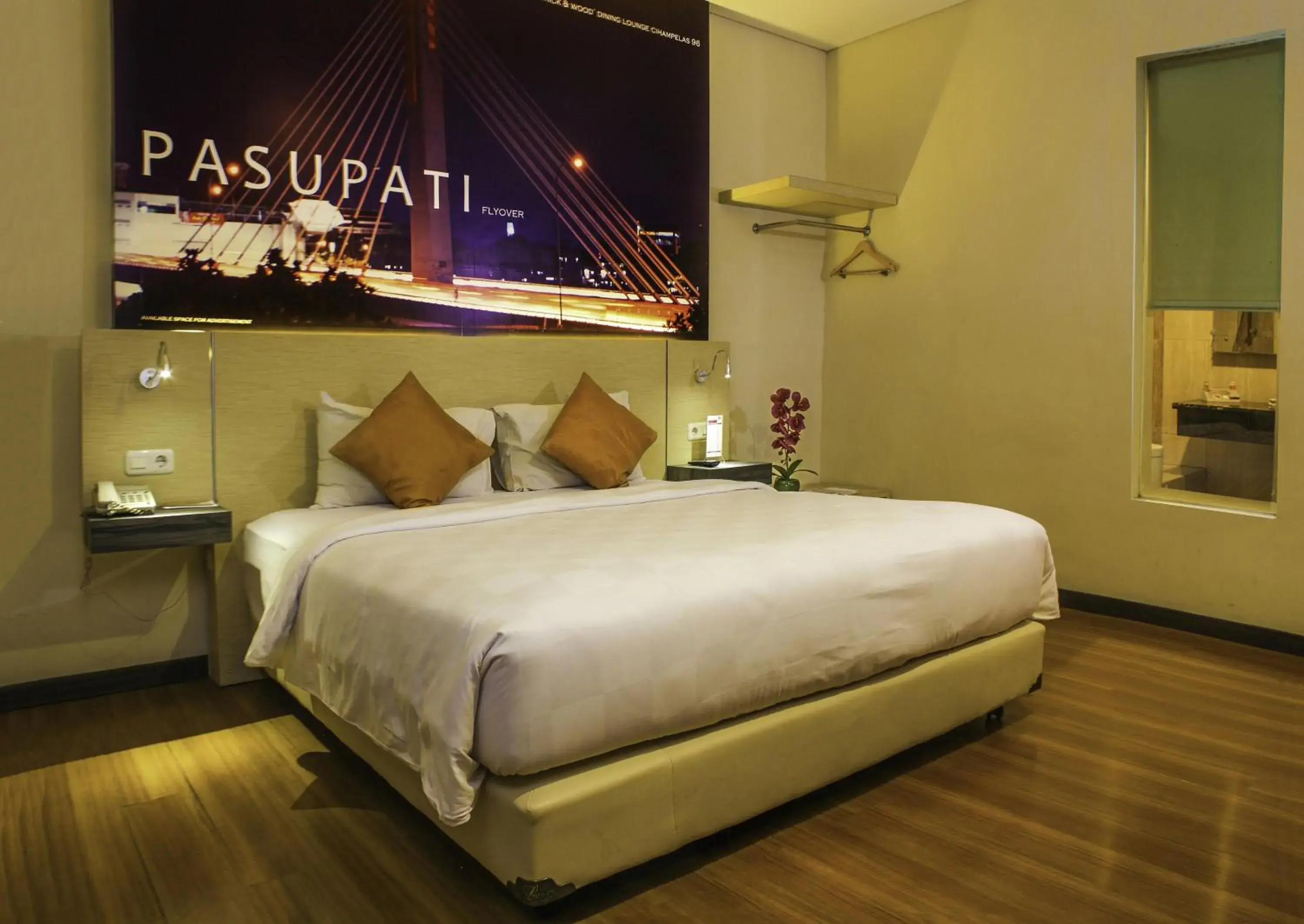 Superior Double Room in Townhouse Oak Cihampelas Near Ciwalk Formerly Promenade Hotel Superior Double Room in Townhouse Oak Cihampelas Near Ciwalk Formerly Promenade Hotel