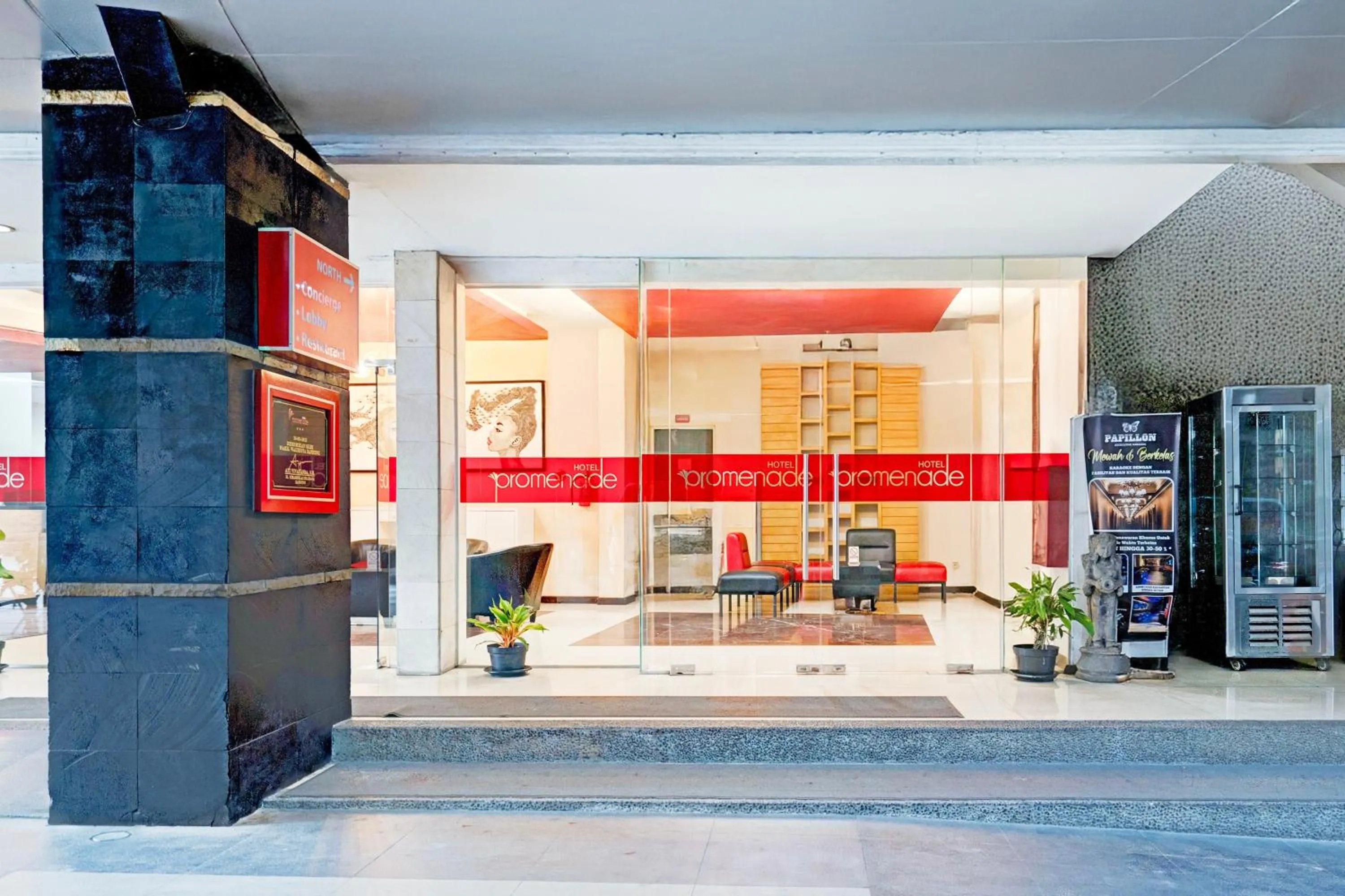 Facade/entrance in Townhouse Oak Cihampelas Near Ciwalk Formerly Promenade Hotel