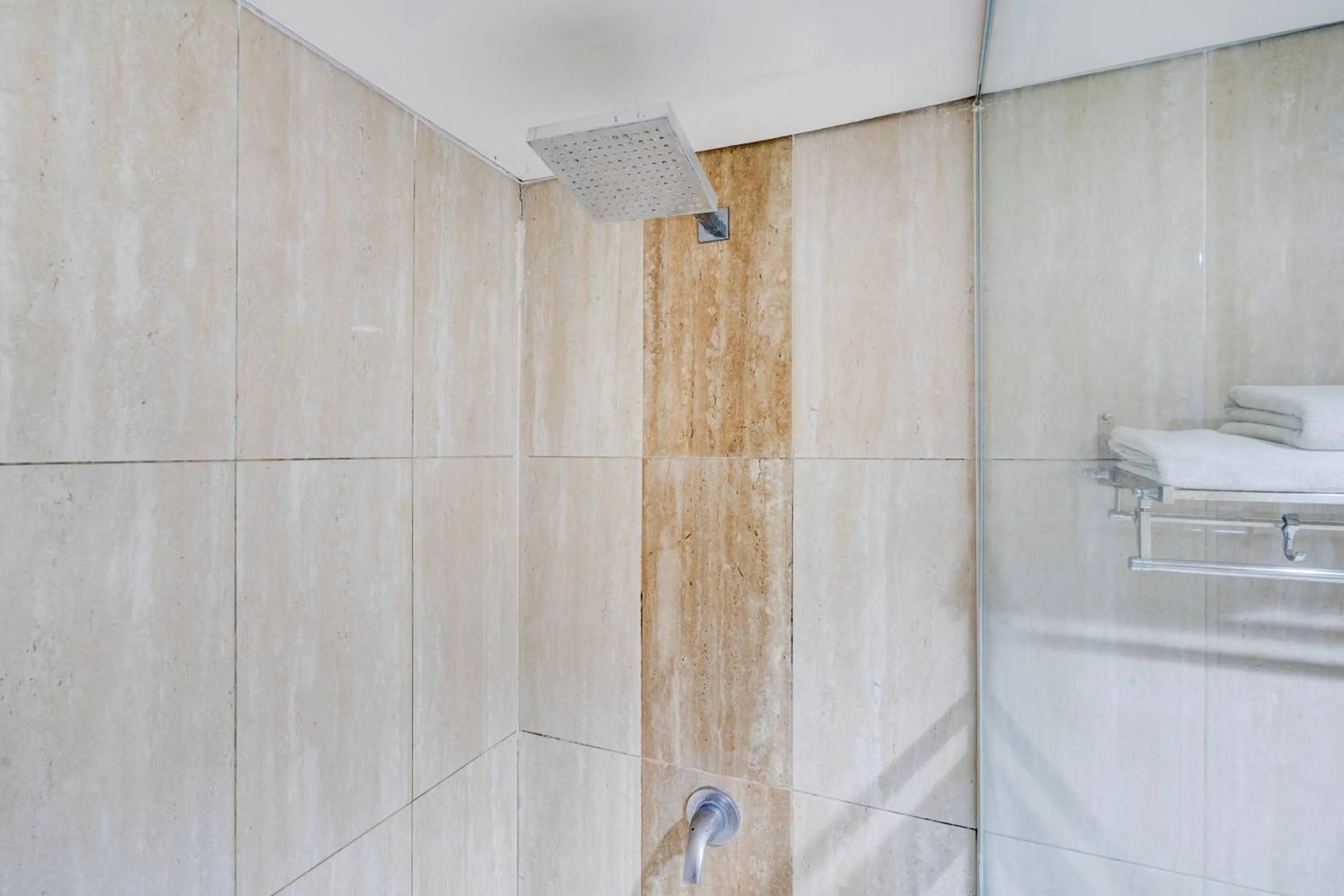 Bathroom in Townhouse Oak Cihampelas Near Ciwalk Formerly Promenade Hotel