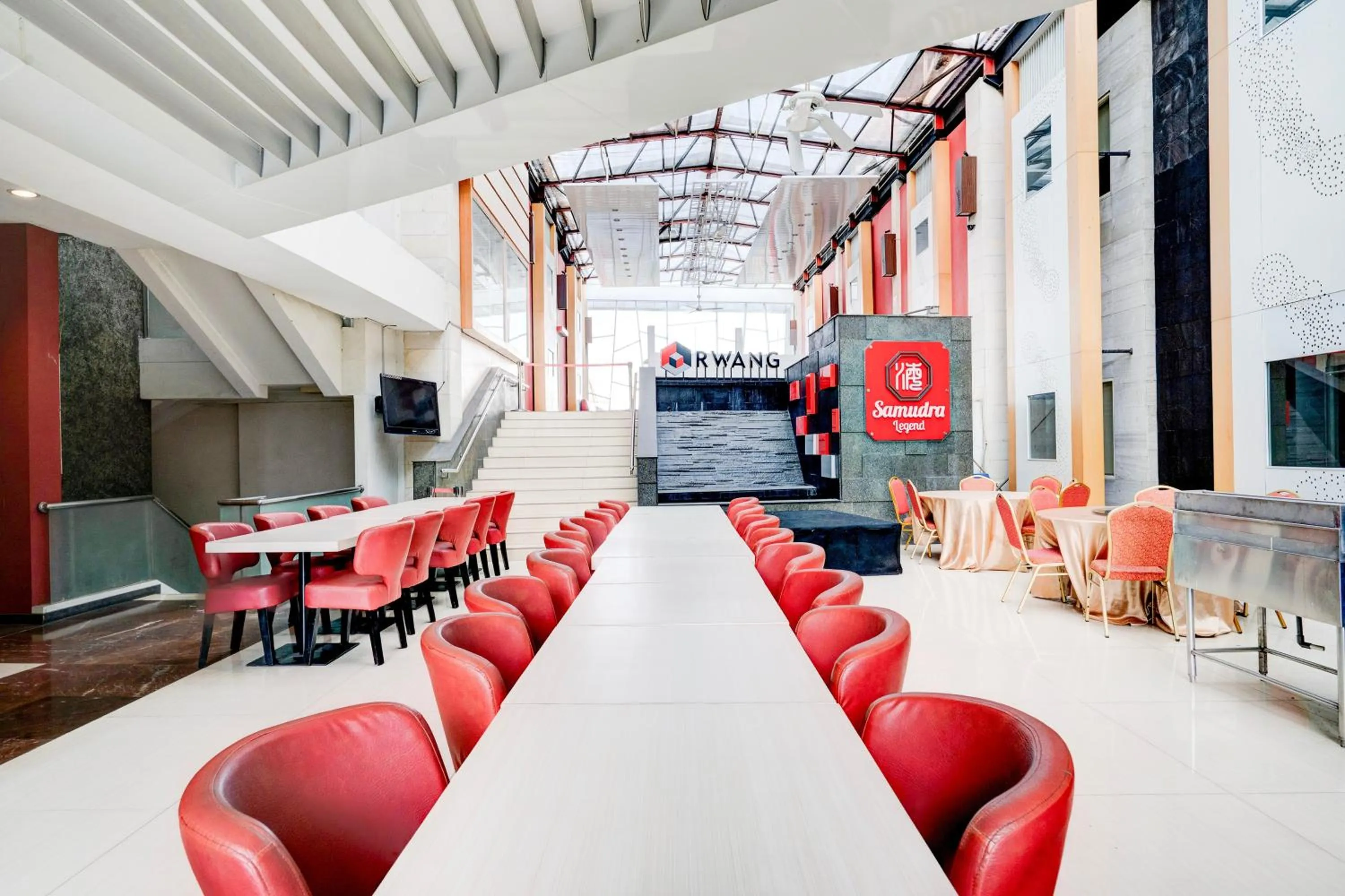 Restaurant/places to eat in Townhouse Oak Cihampelas Near Ciwalk Formerly Promenade Hotel