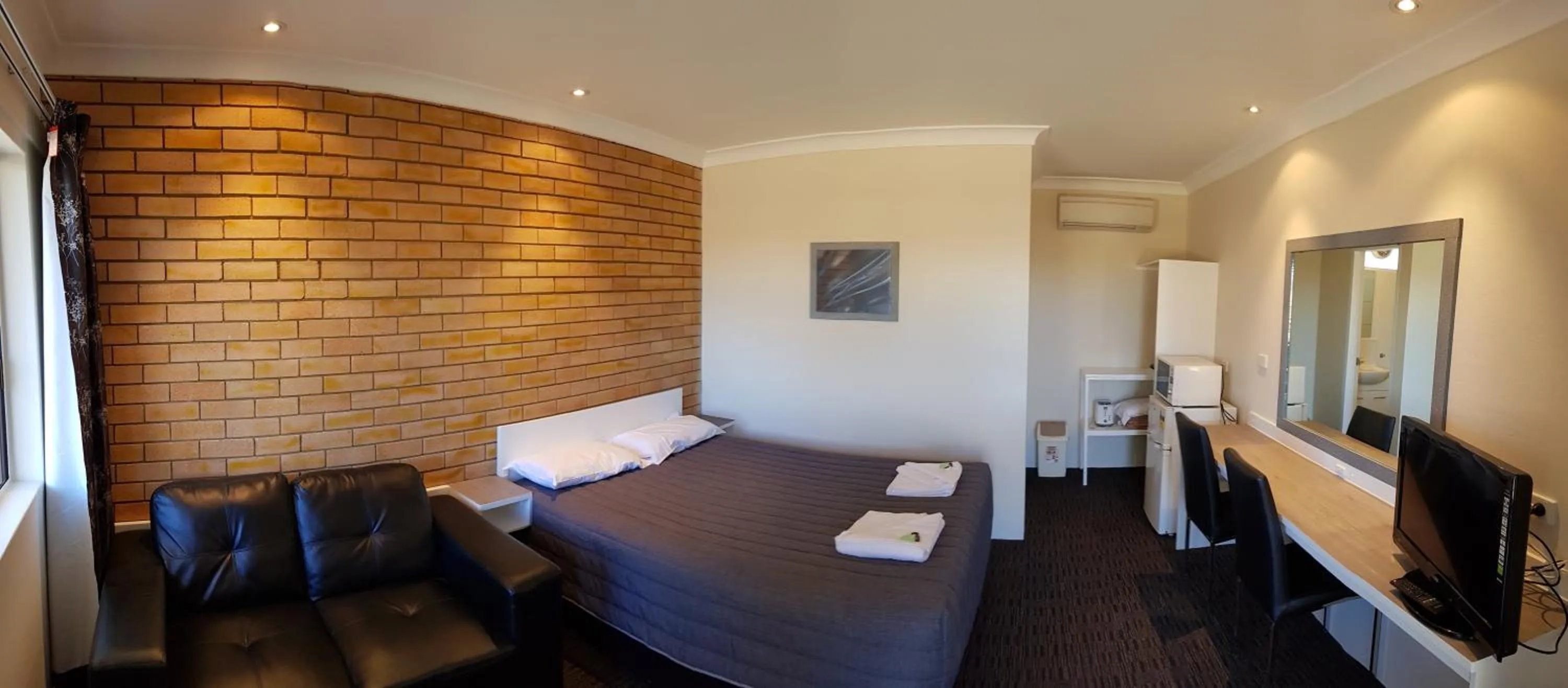 Bed in Goldfields Motel