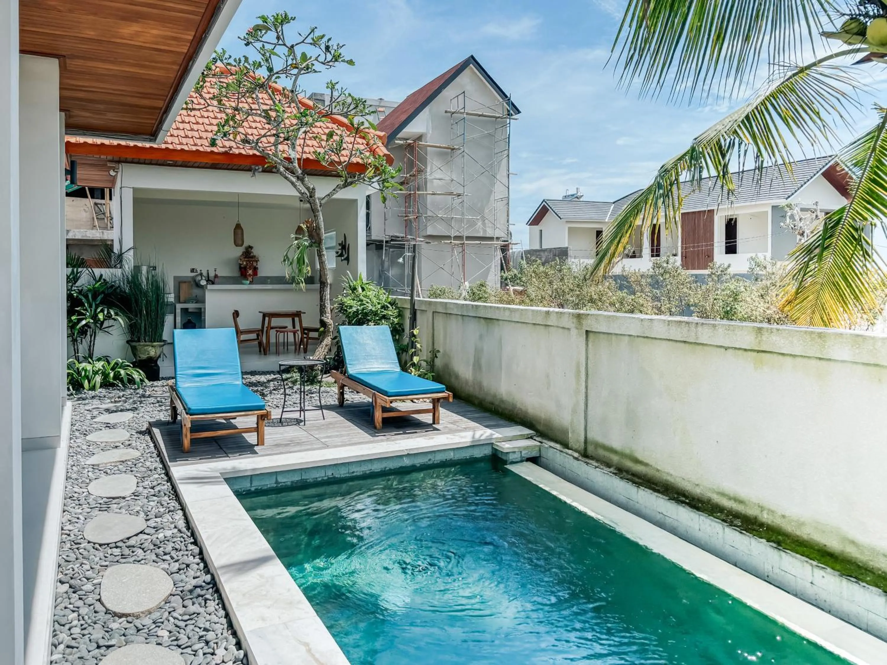 Swimming pool in Kerti Suite