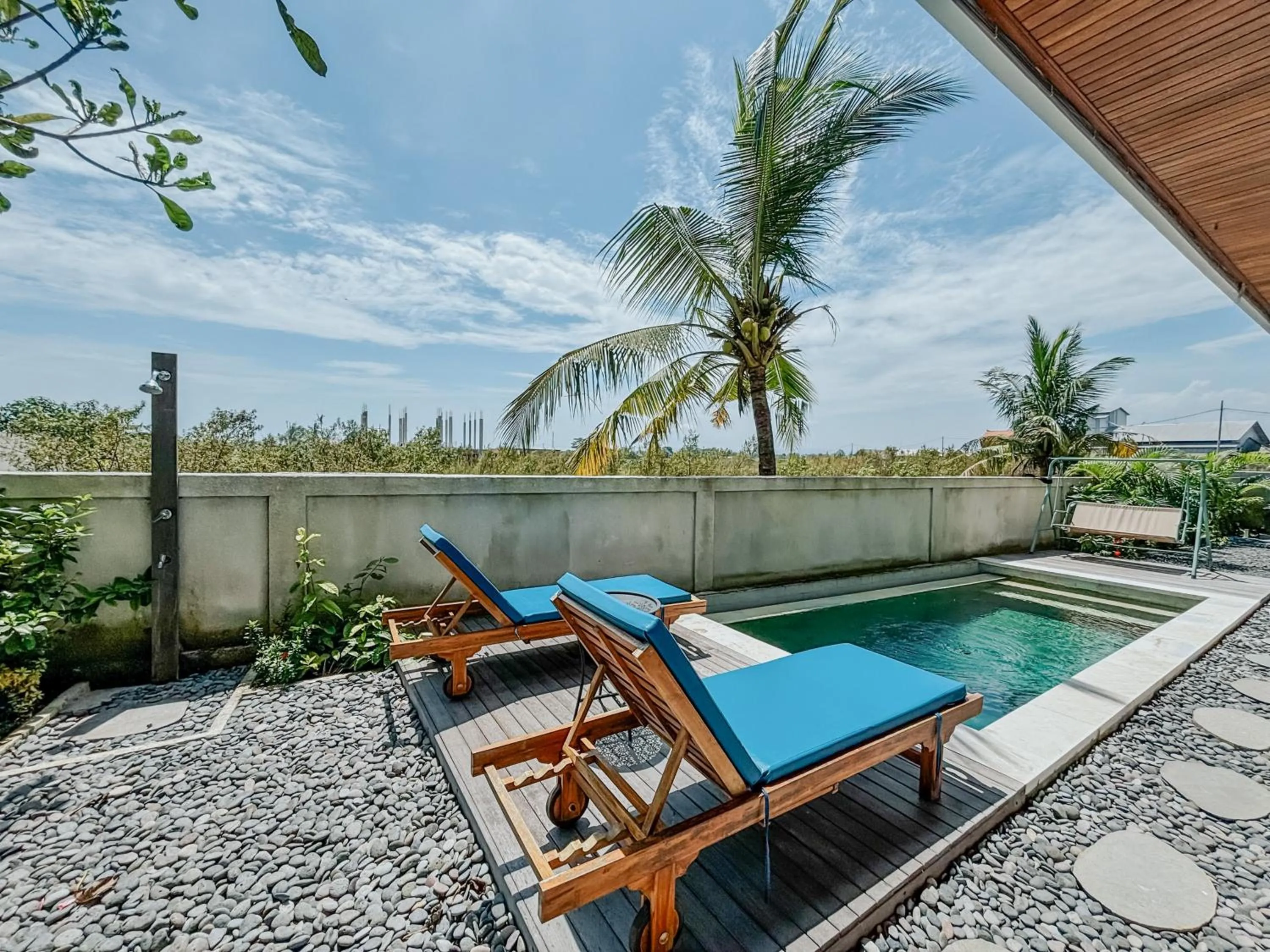 Swimming pool in Kerti Suite