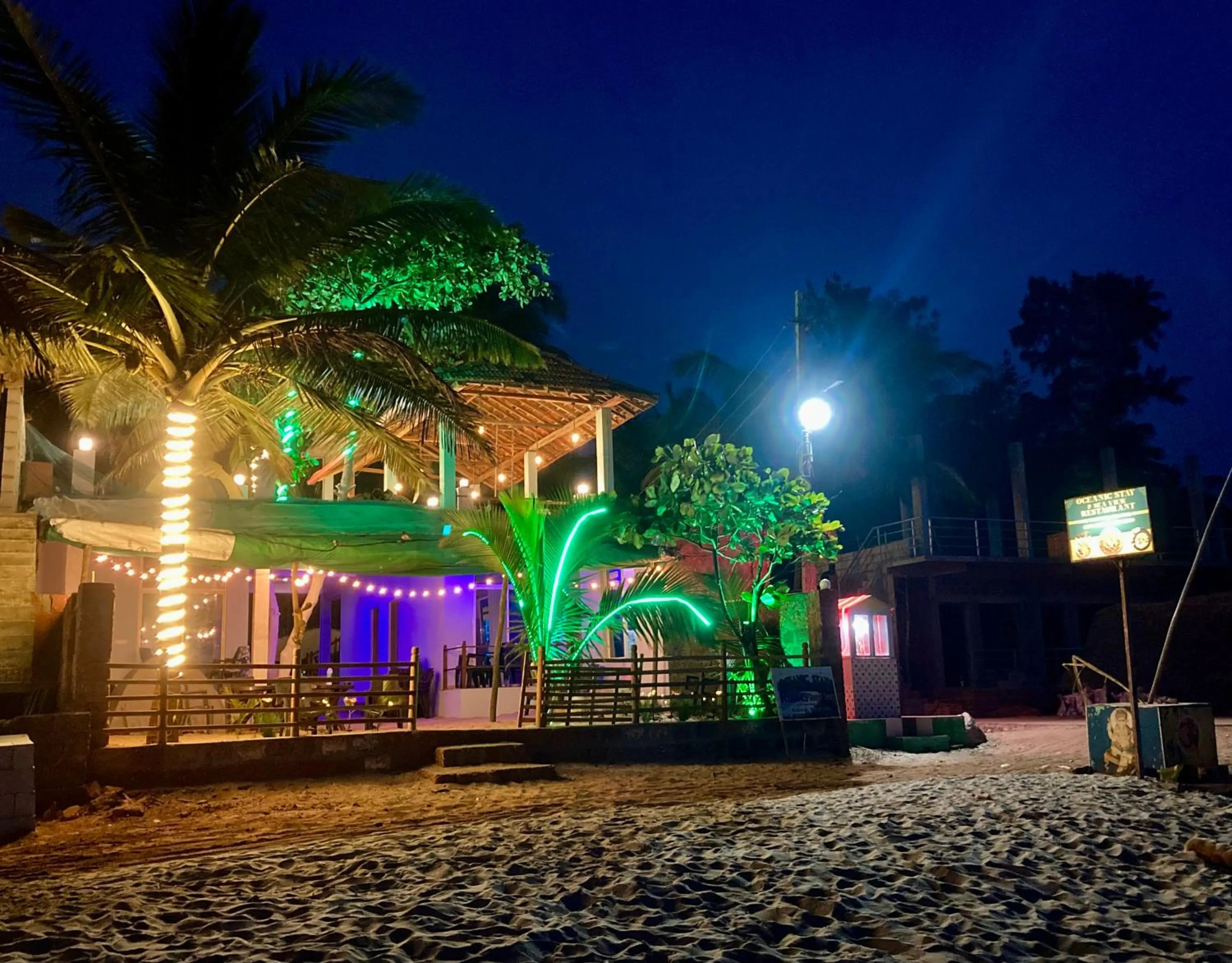 Property building in Oceanic Stay And Restaurant Gokarna