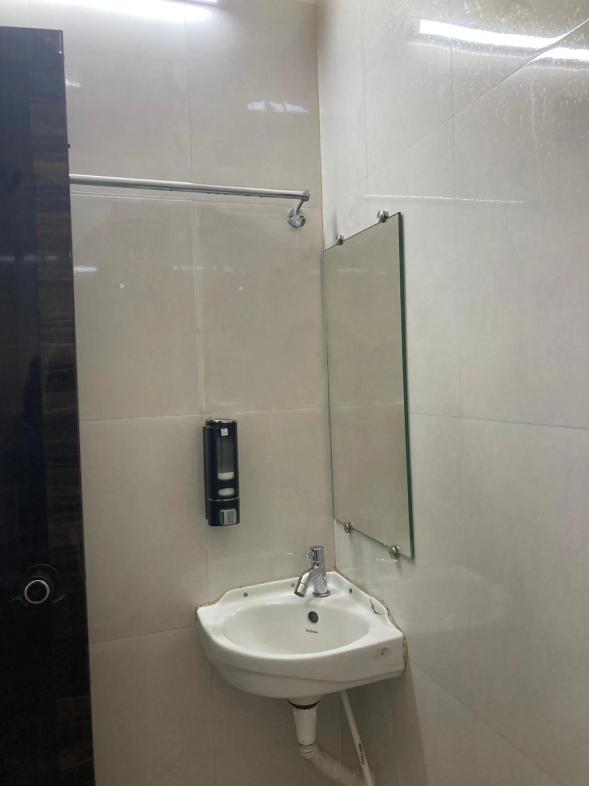 Bathroom in Oceanic Stay And Restaurant Gokarna