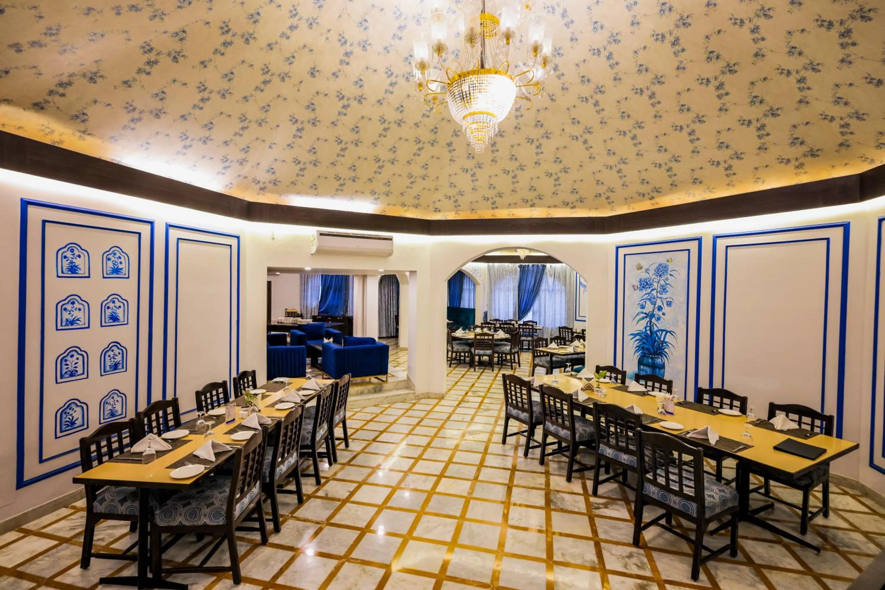 Restaurant/places to eat in Tivoli Heritage Palace, Rewari