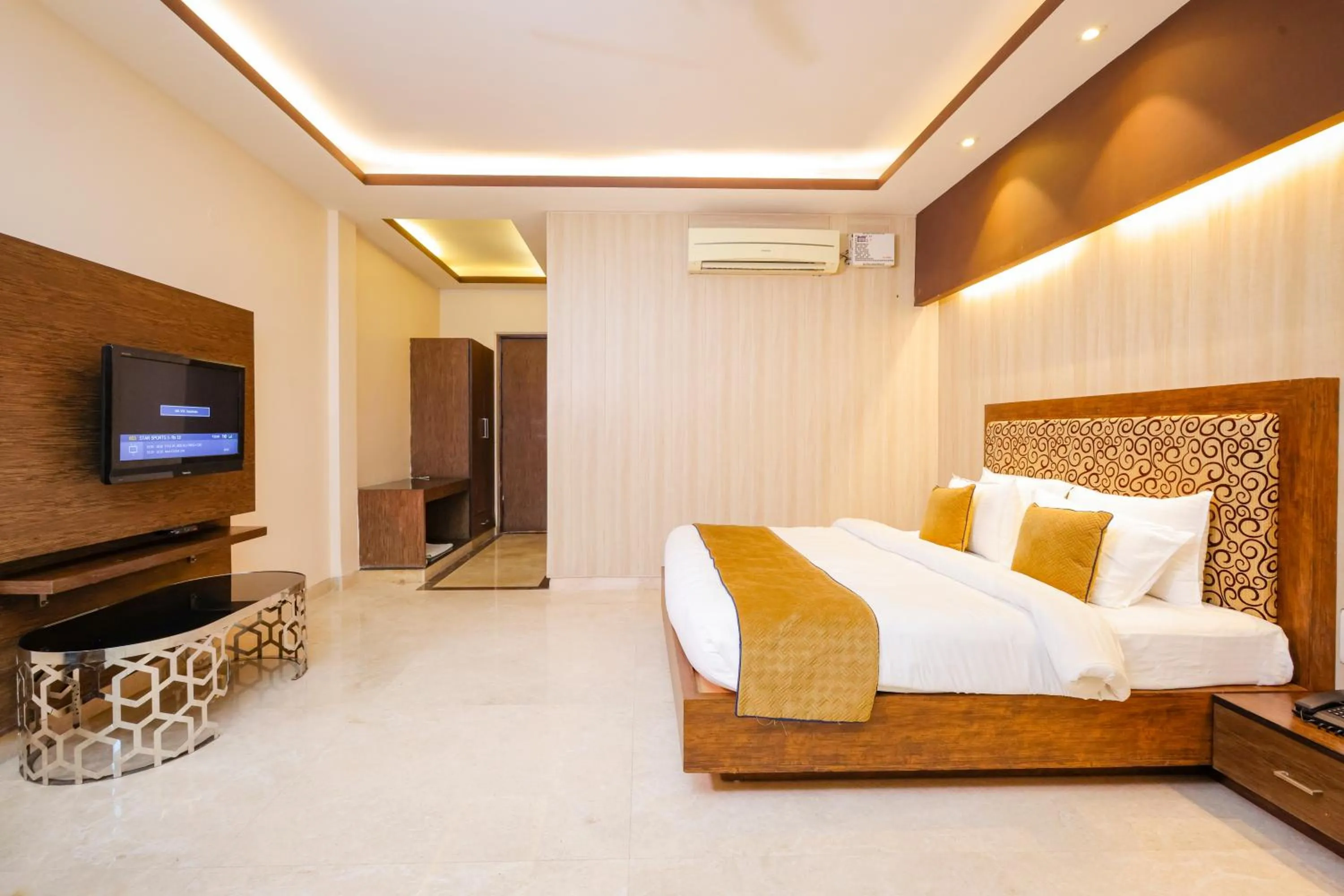 TV and multimedia, Bed in Tivoli Heritage Palace, Rewari