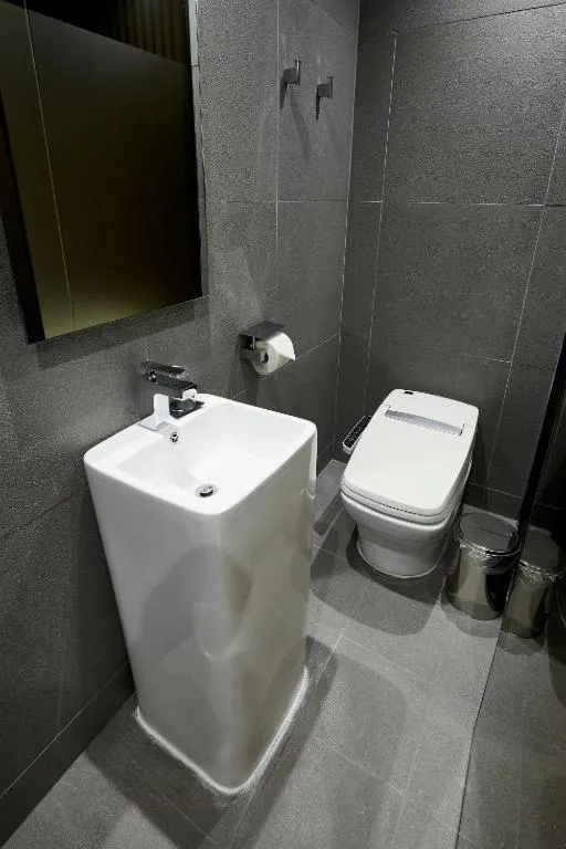 Toilet in Hotel The Artist Yeoksam