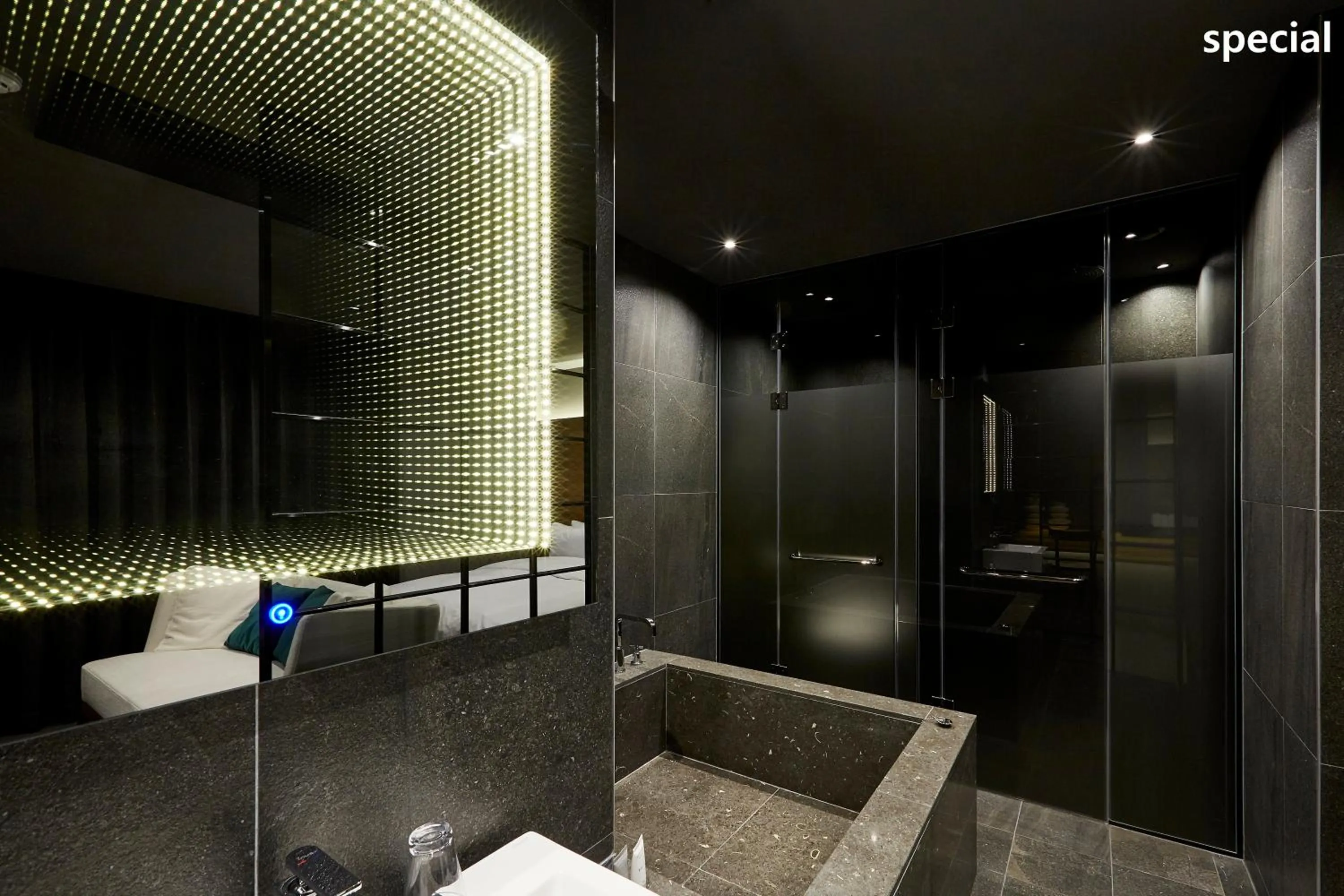 Shower in Hotel The Artist Yeoksam