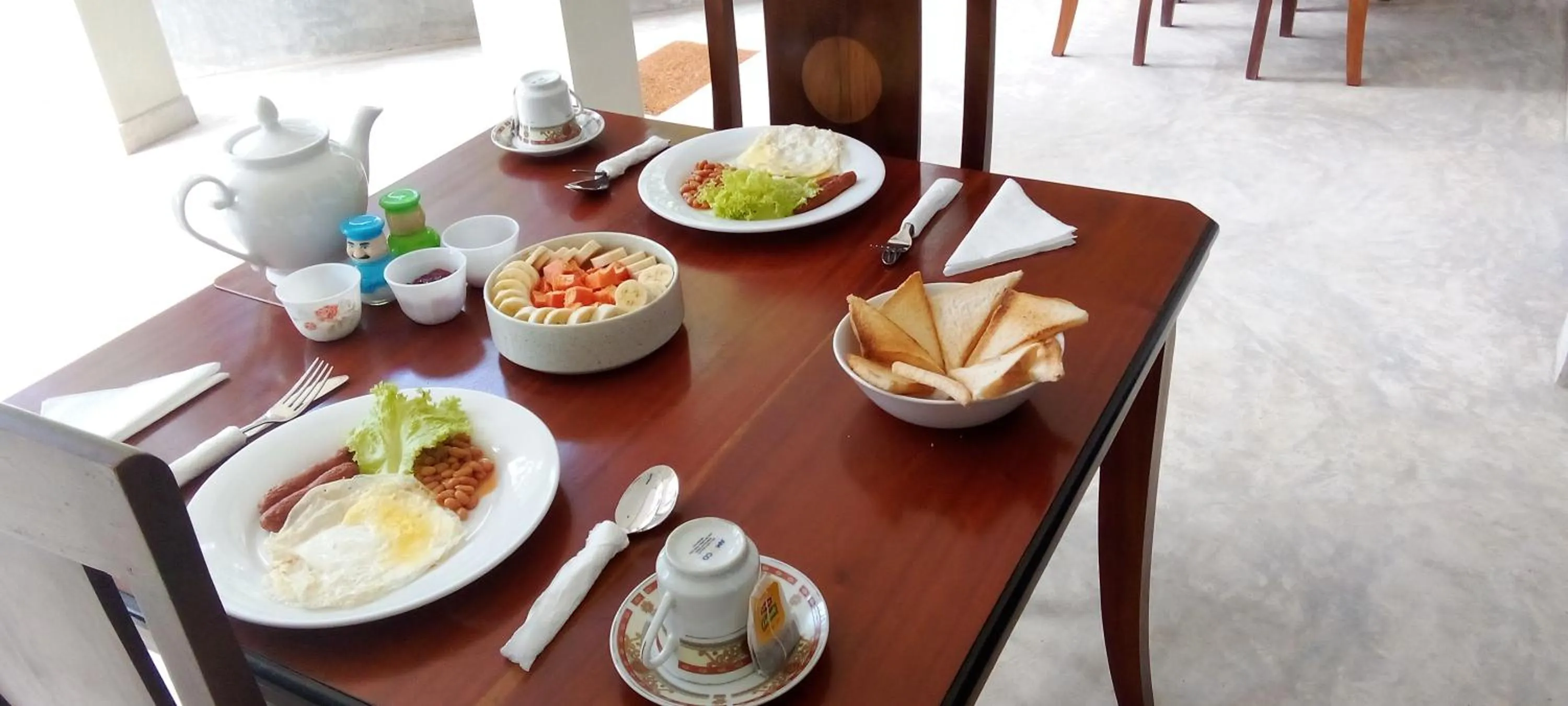 Continental breakfast in LaRoy Mirissa