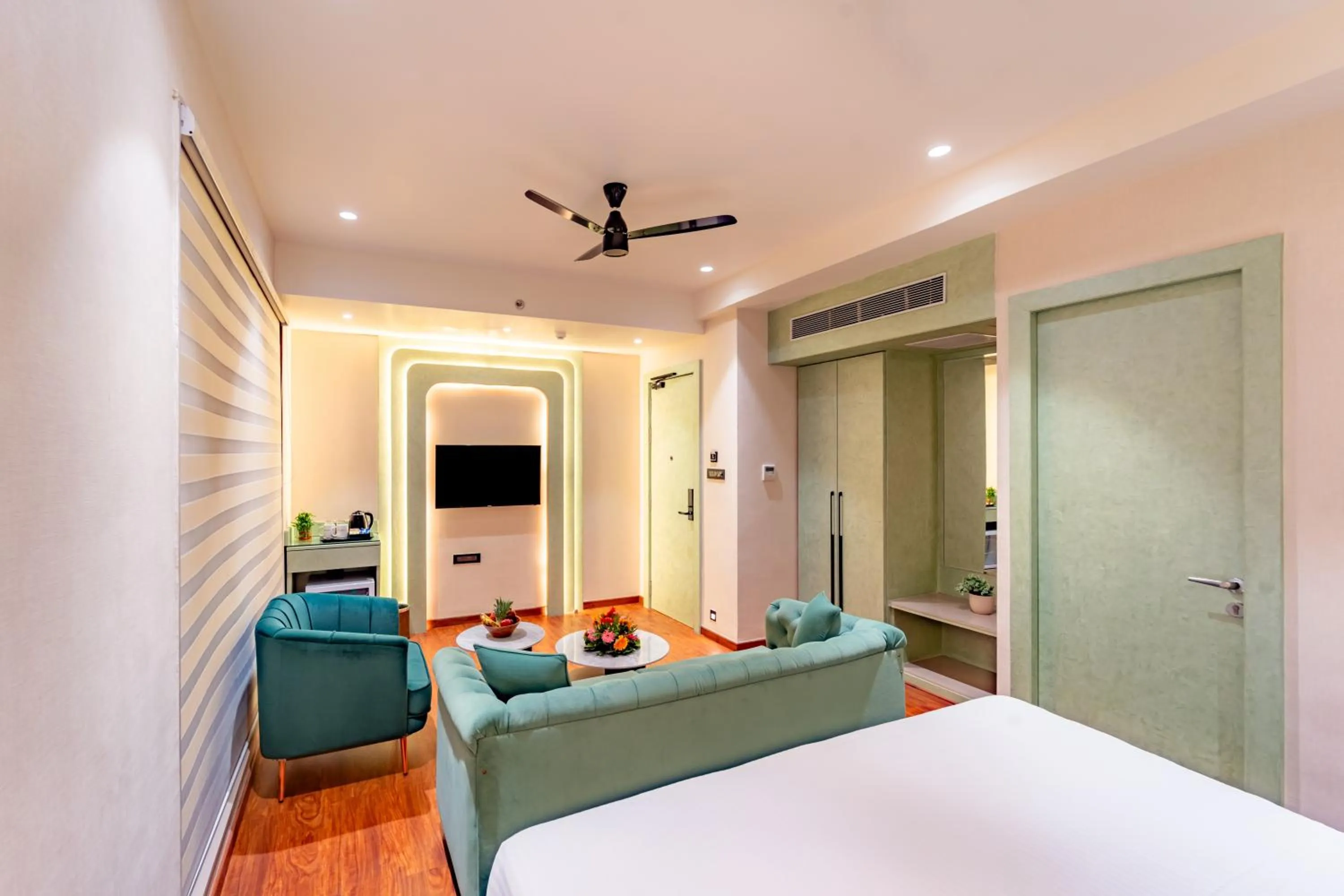 Seating area, Bed in Playsales Scarlet Vijay Nagar Indore