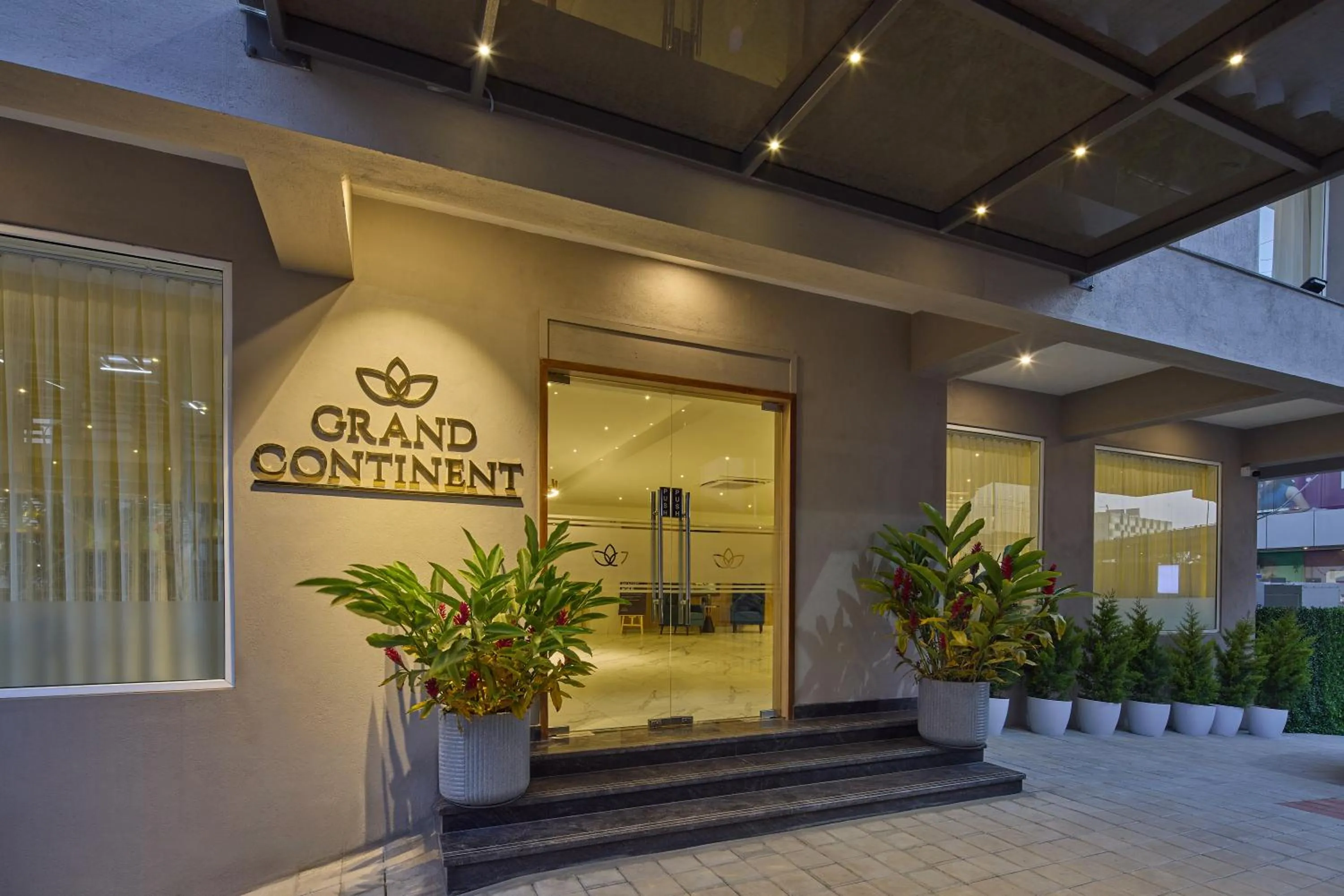 Facade/entrance in Grand Continent Hebbal A Sarovar Portico Affiliate Hotel