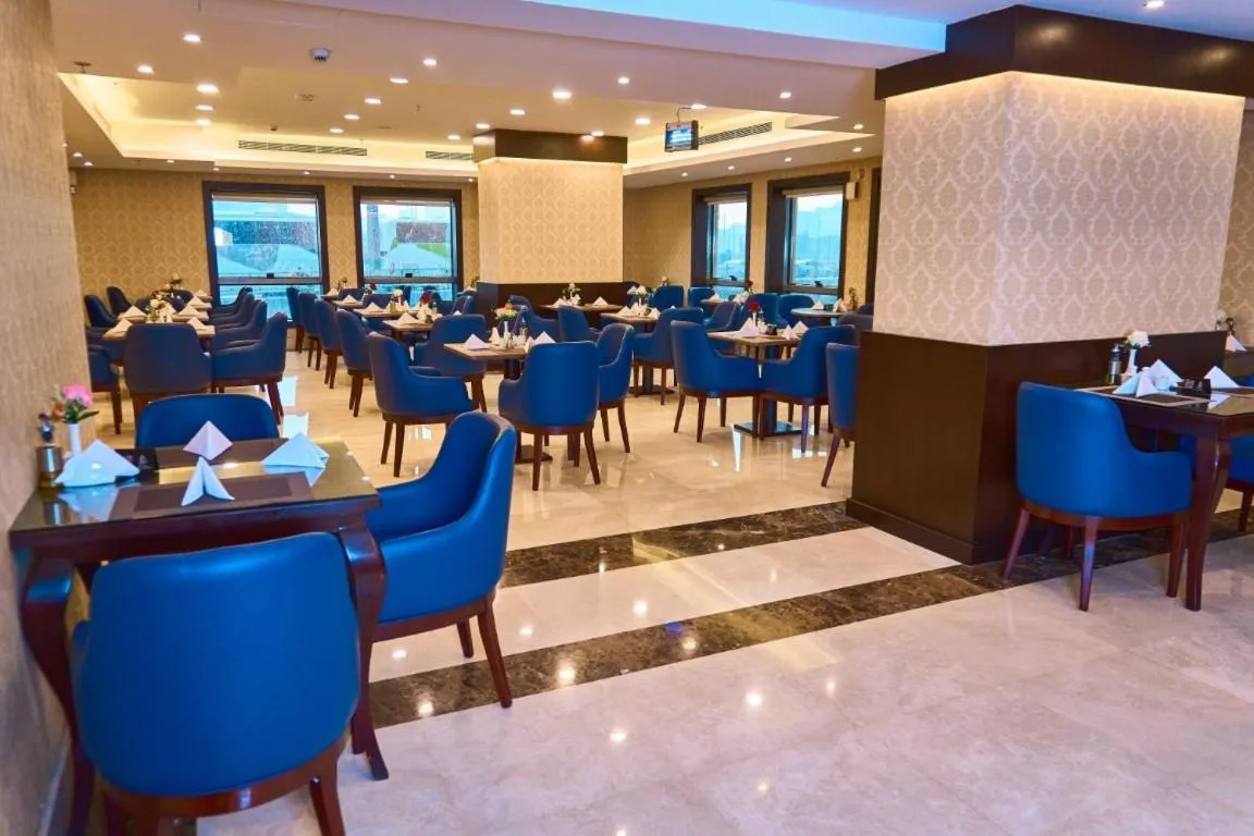 Restaurant/places to eat in Selat Al Bait Hotel