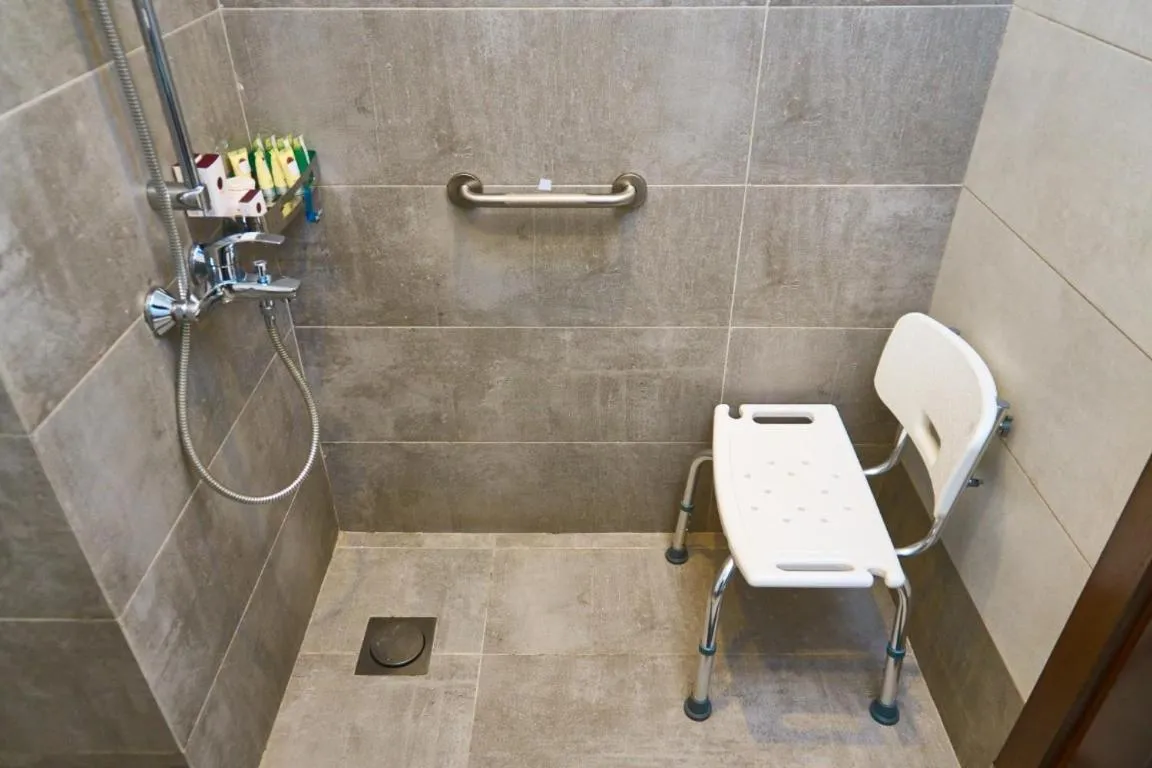 Shower in Selat Al Bait Hotel