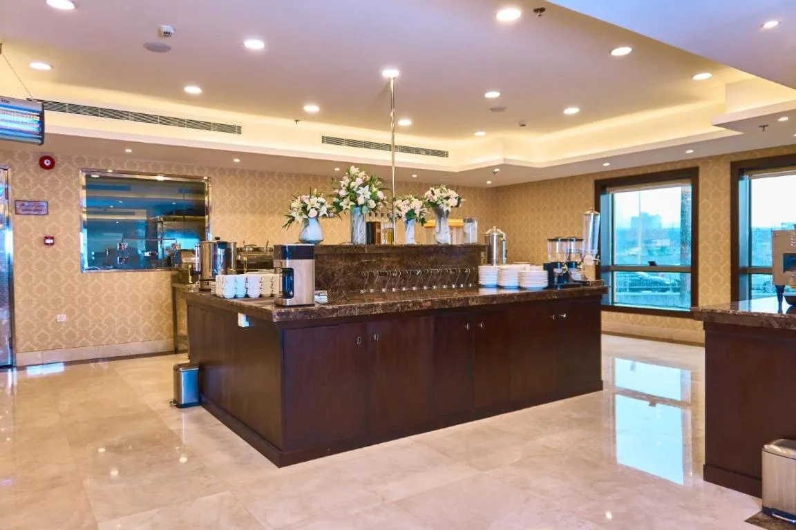 Restaurant/places to eat in Selat Al Bait Hotel