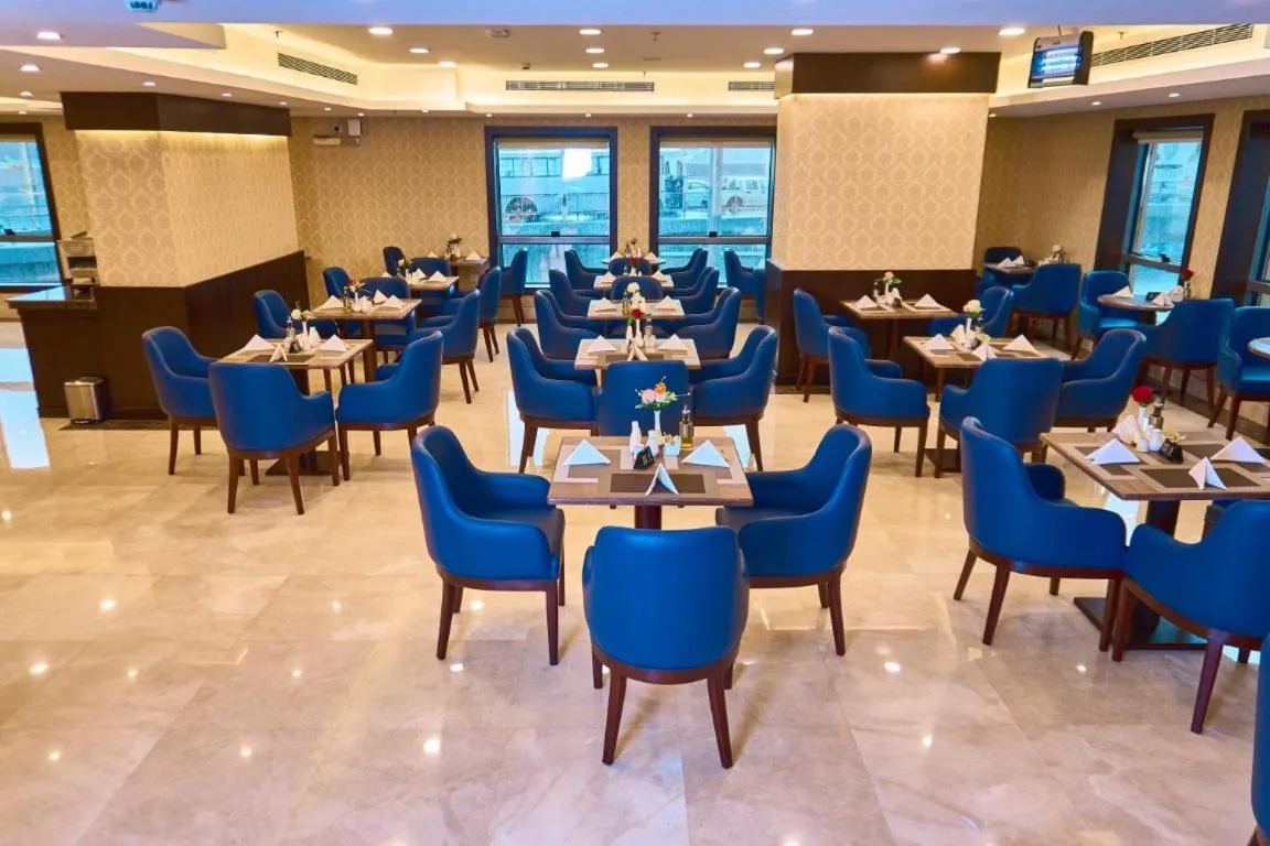 Restaurant/places to eat in Selat Al Bait Hotel