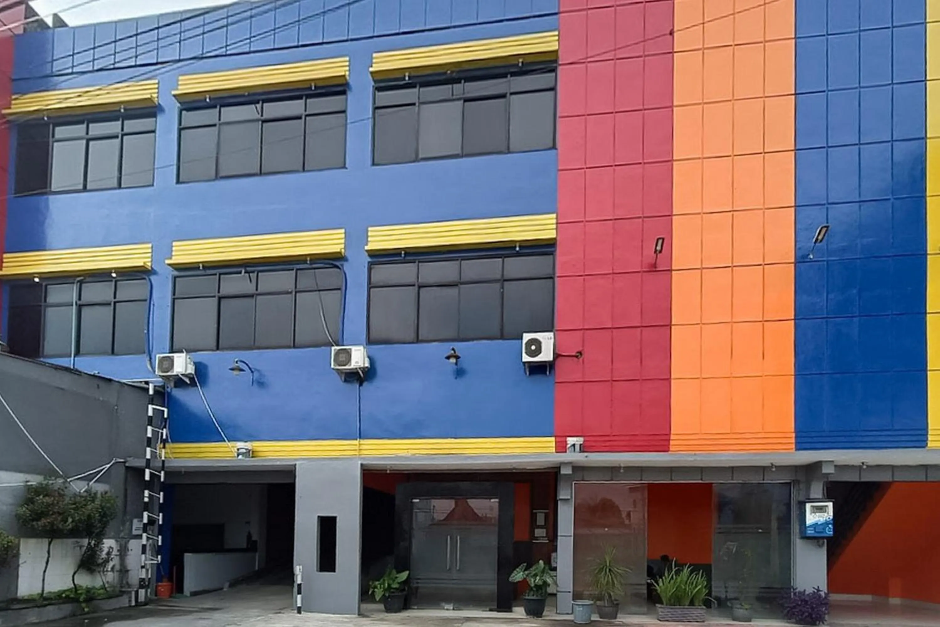 Facade/entrance in Hotel Mulia Tiza Binjai RedPartner