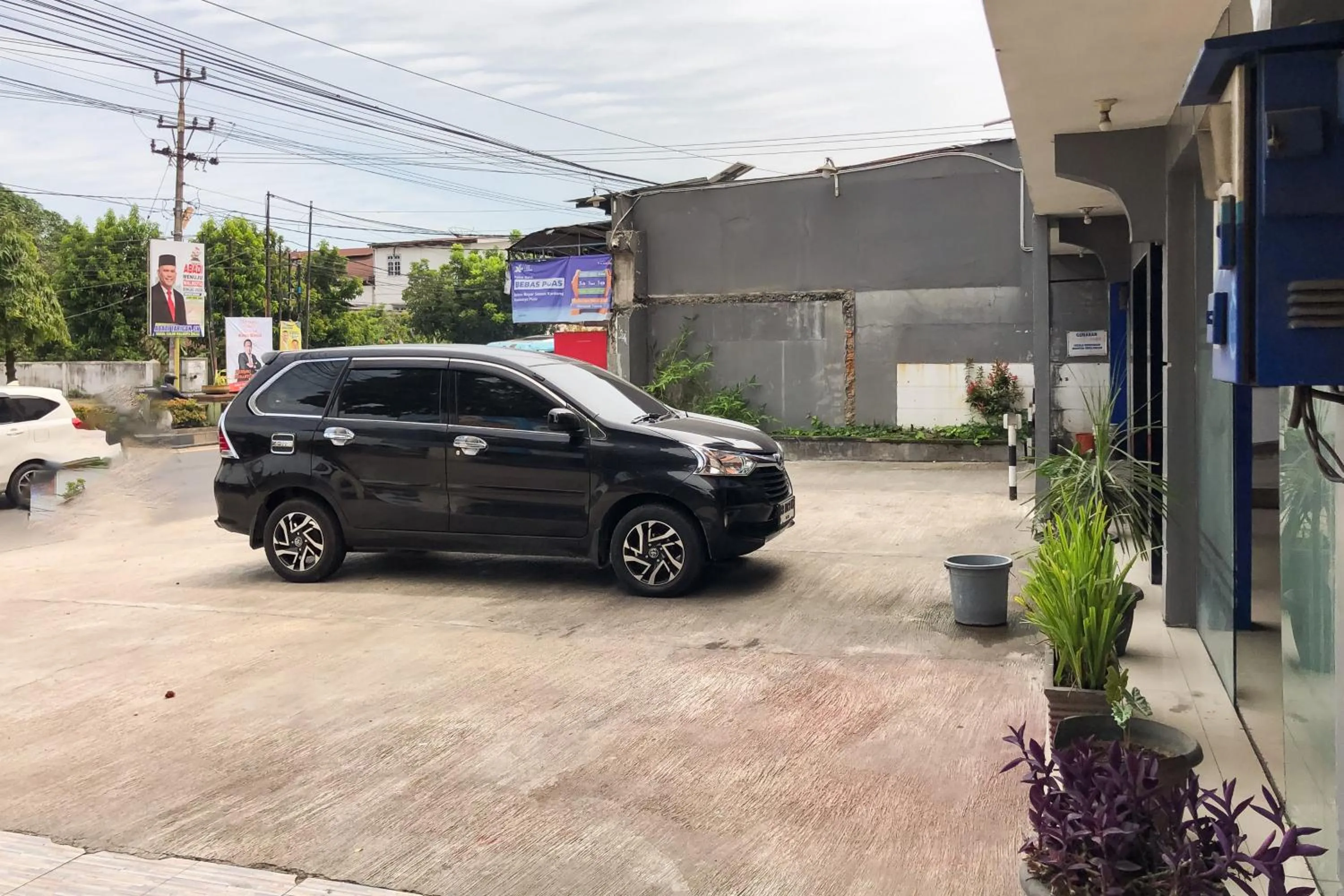 Parking in Hotel Mulia Tiza Binjai RedPartner