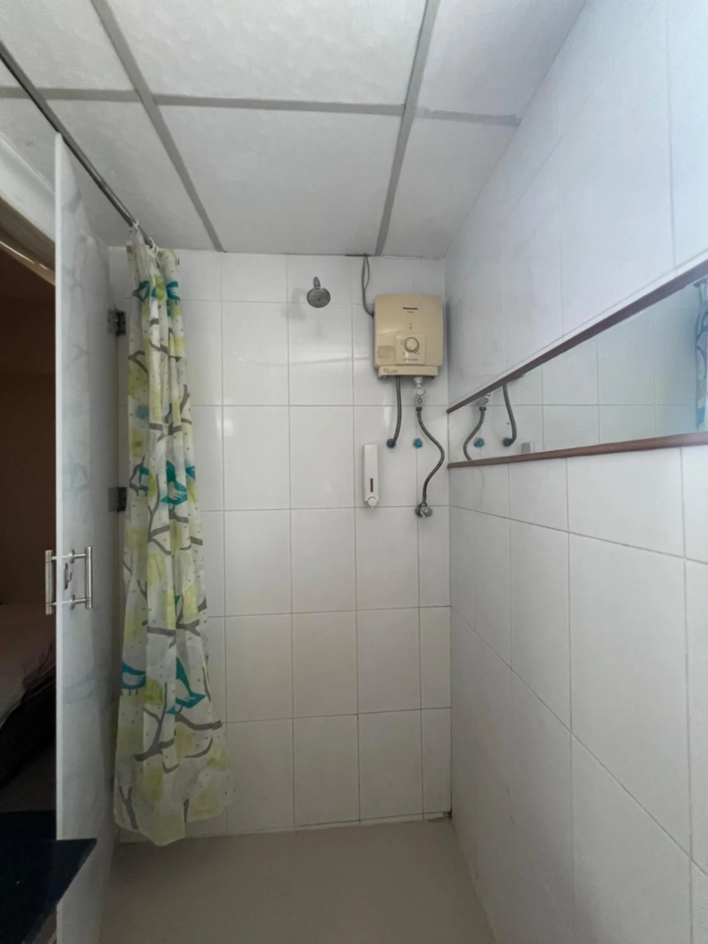 Shower in Greenhouse Bangkok Khaosan