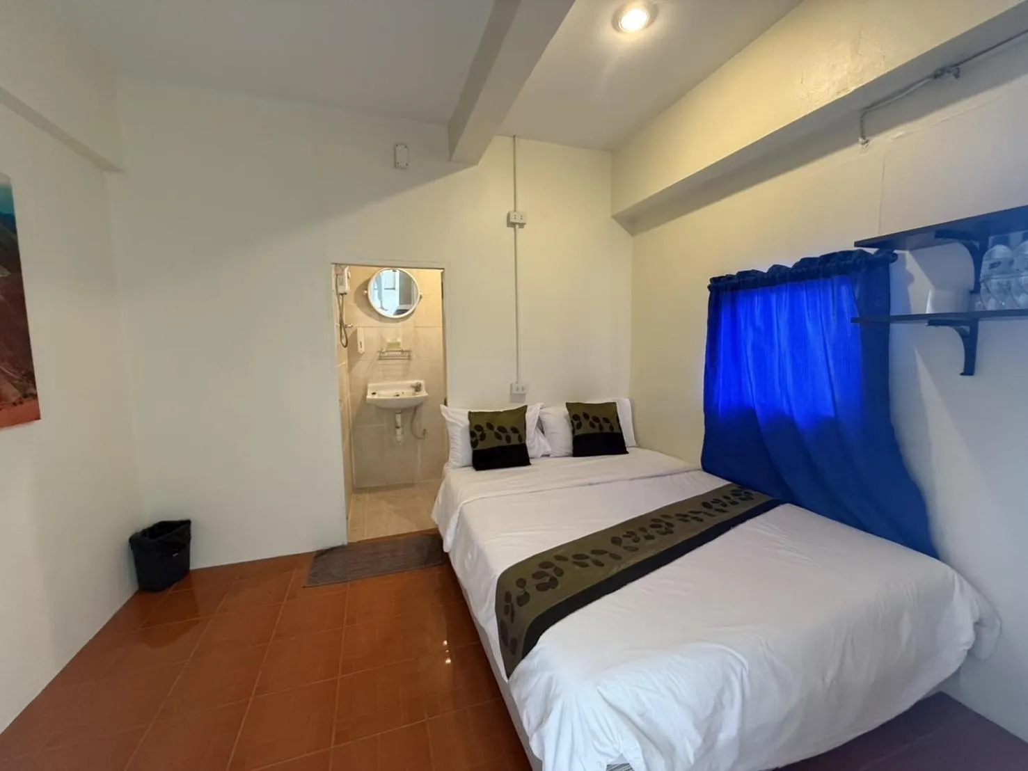 Photo of the whole room, Bed in Greenhouse Bangkok Khaosan