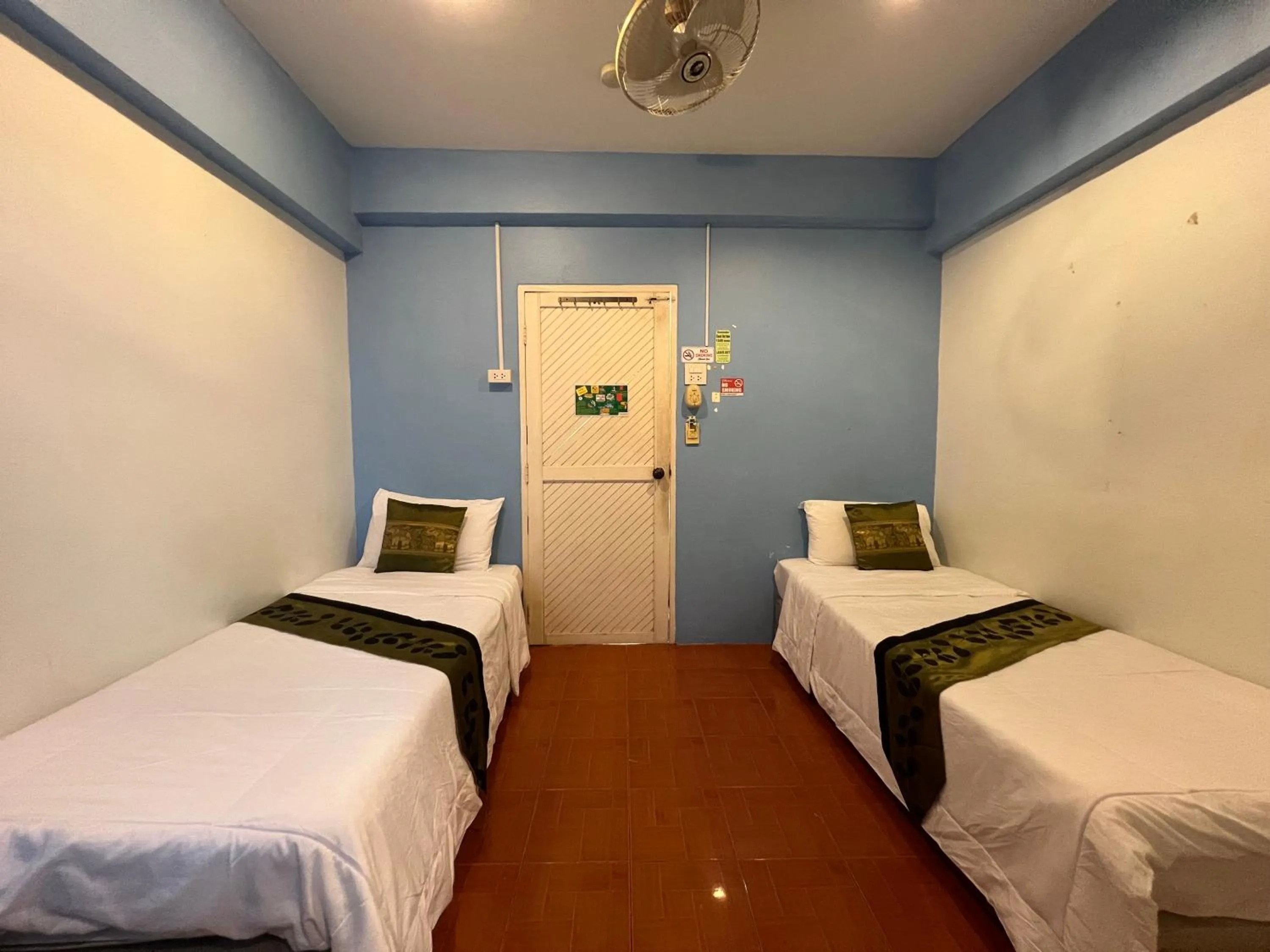 Bed in Greenhouse Bangkok Khaosan