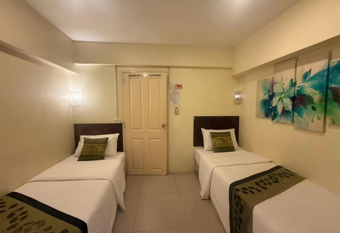 Bed in Greenhouse Bangkok Khaosan