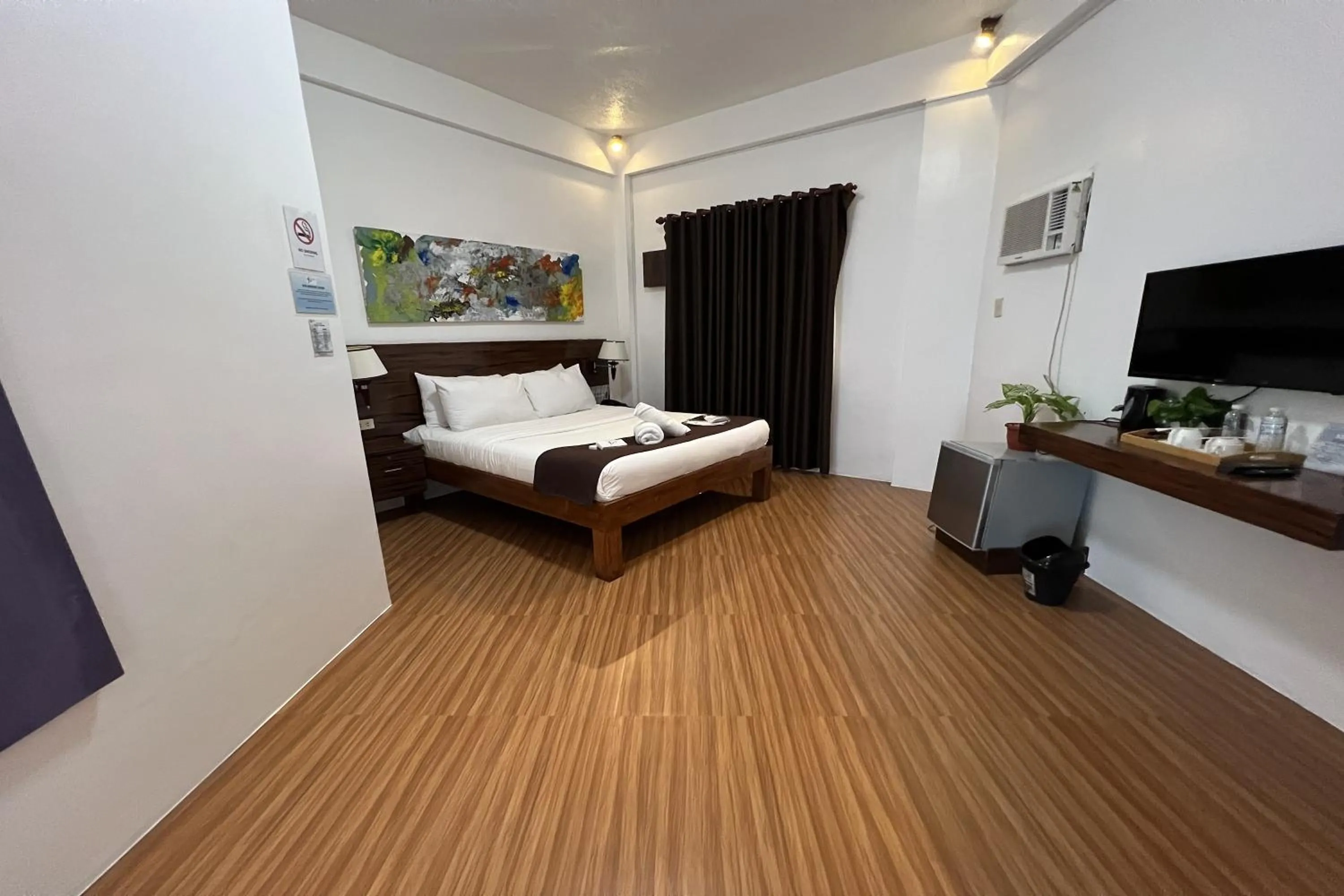 Photo of the whole room, Bed in Funtasea Hotel and Beach Resort