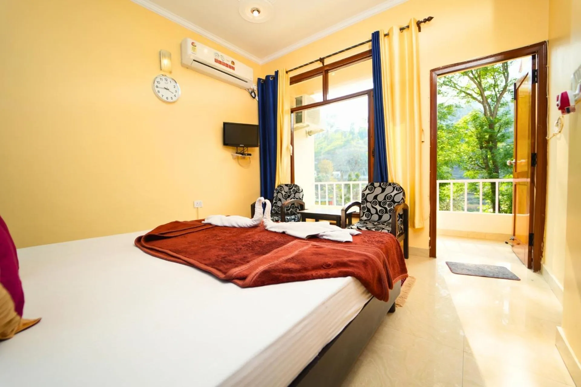 Bed in Shivalik River Retreat