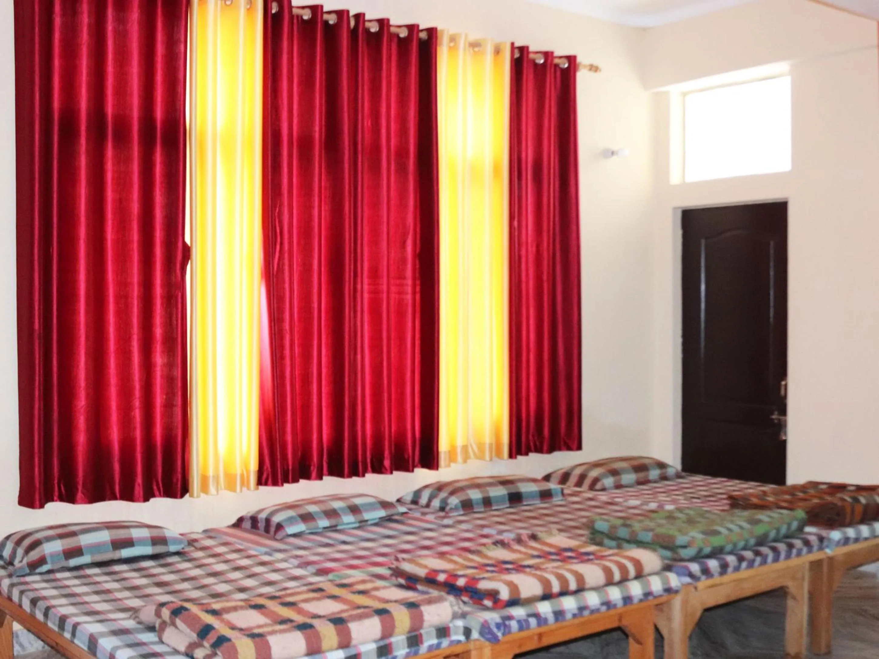 Staff, Bed in Shivalik River Retreat