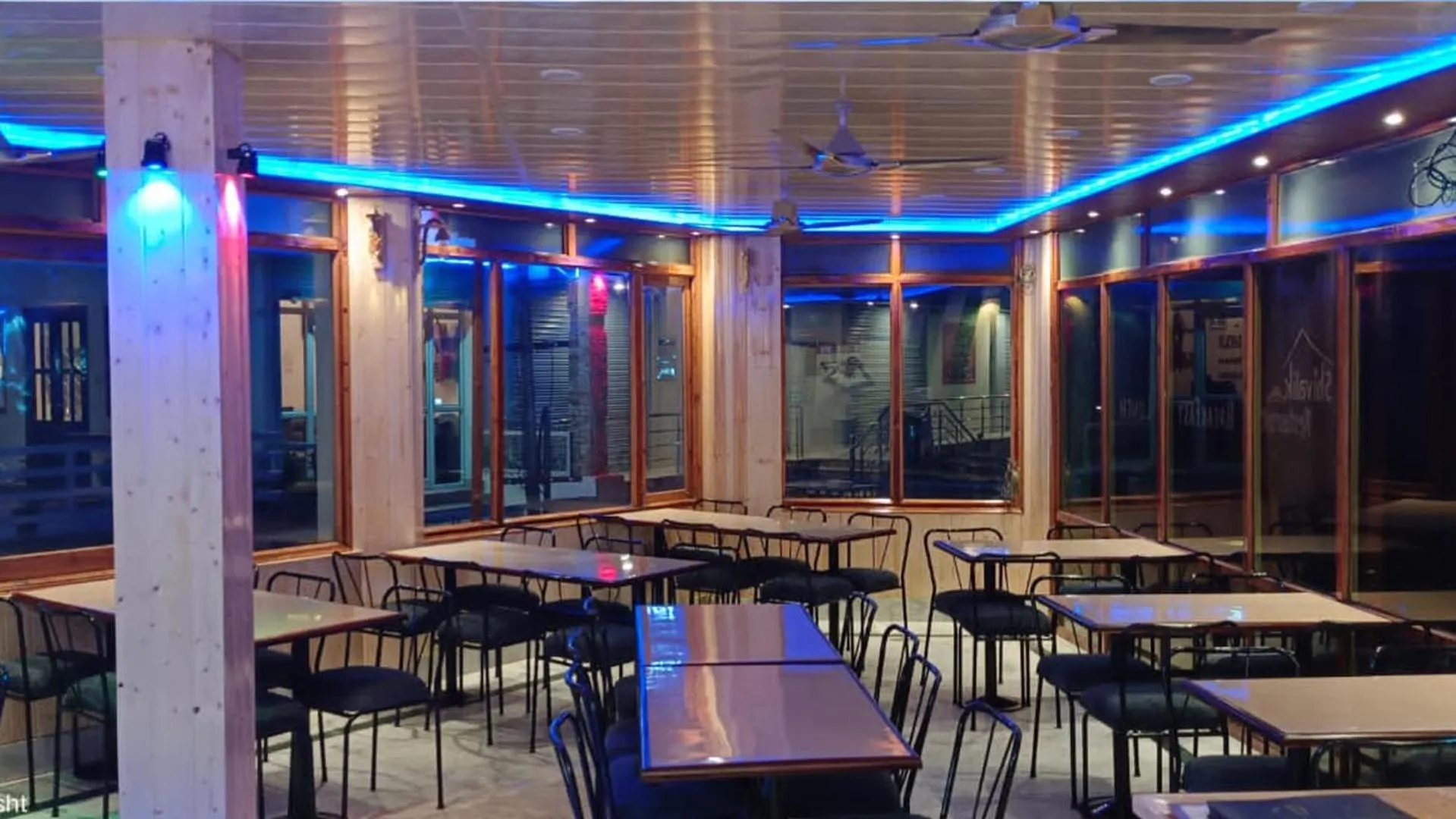 Restaurant/places to eat in Shivalik River Retreat