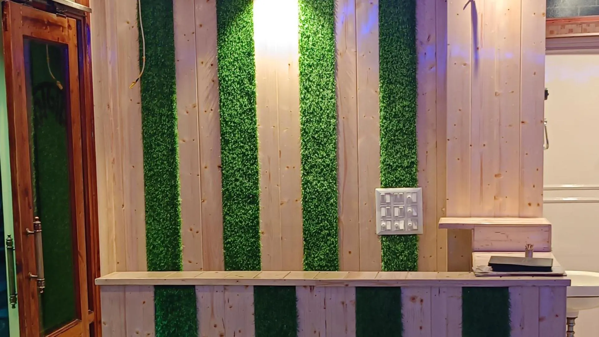 Restaurant/places to eat in Shivalik River Retreat