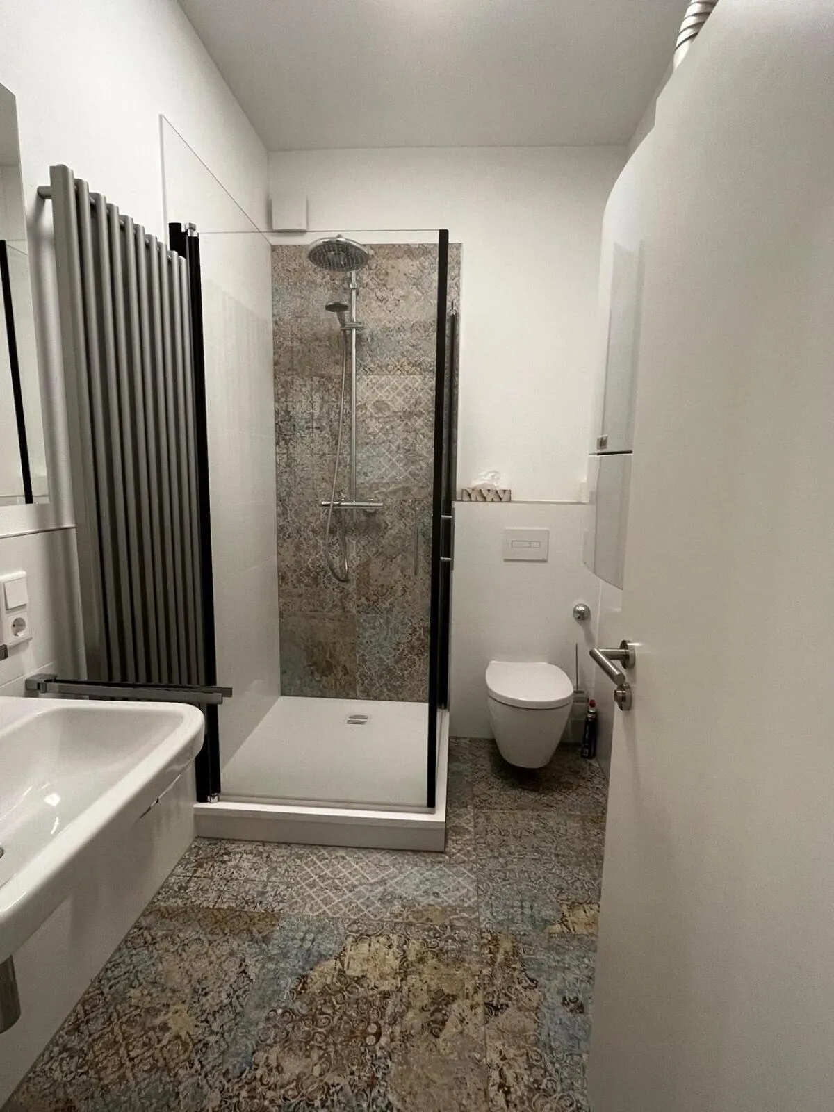 Bathroom in Lisboa: Messe/Business/FeWo DUS