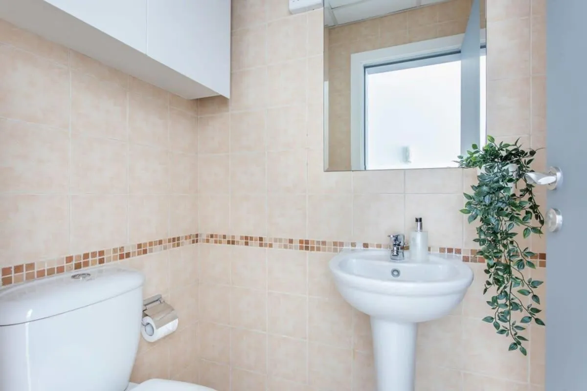 Frank Porter - Marina Views Tower B