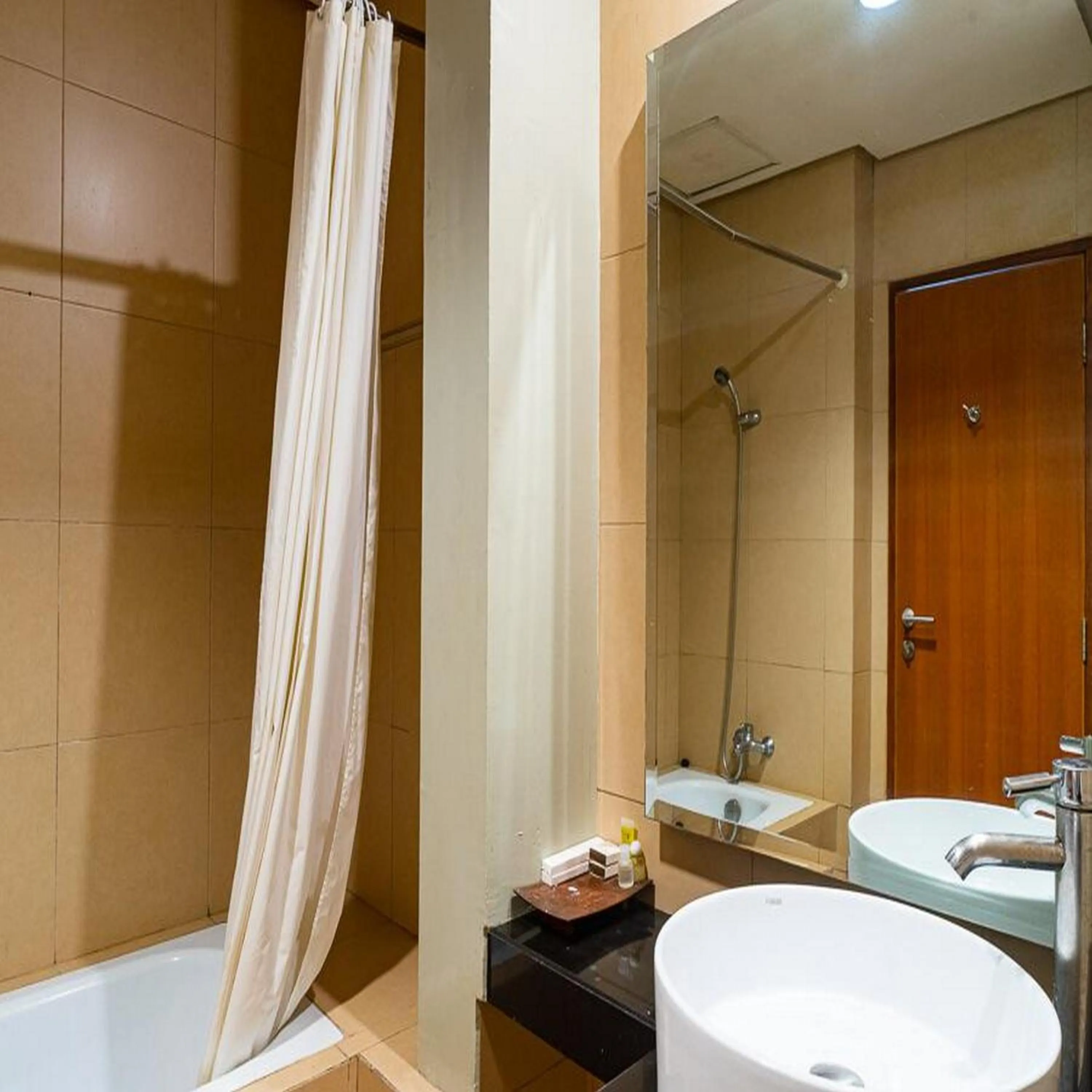 Bathroom in RedDoorz Plus at Blue Pacific Blok M
