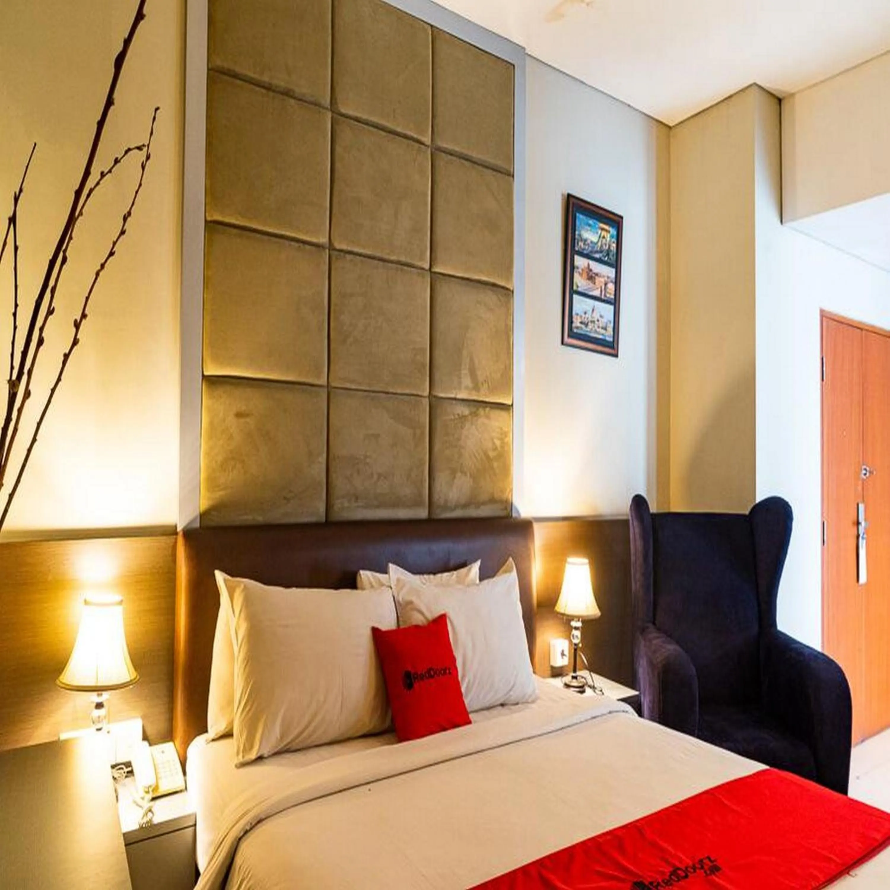 Bedroom, Bed in RedDoorz Plus at Blue Pacific Blok M