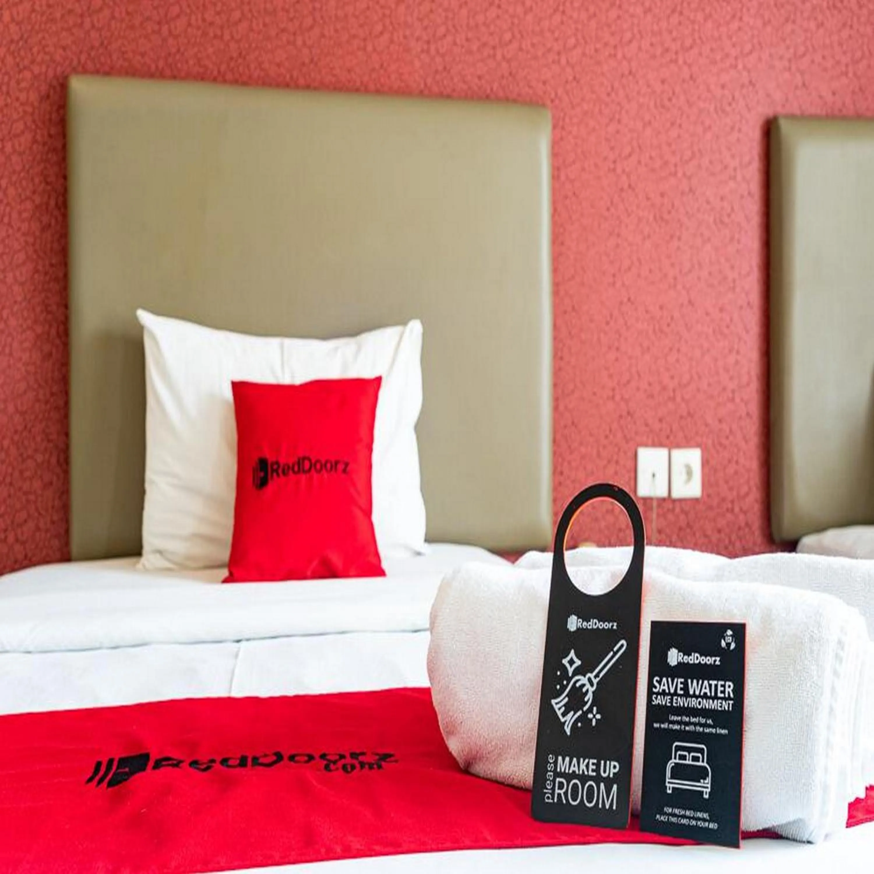 Bedroom, Bed in RedDoorz Plus at Blue Pacific Blok M