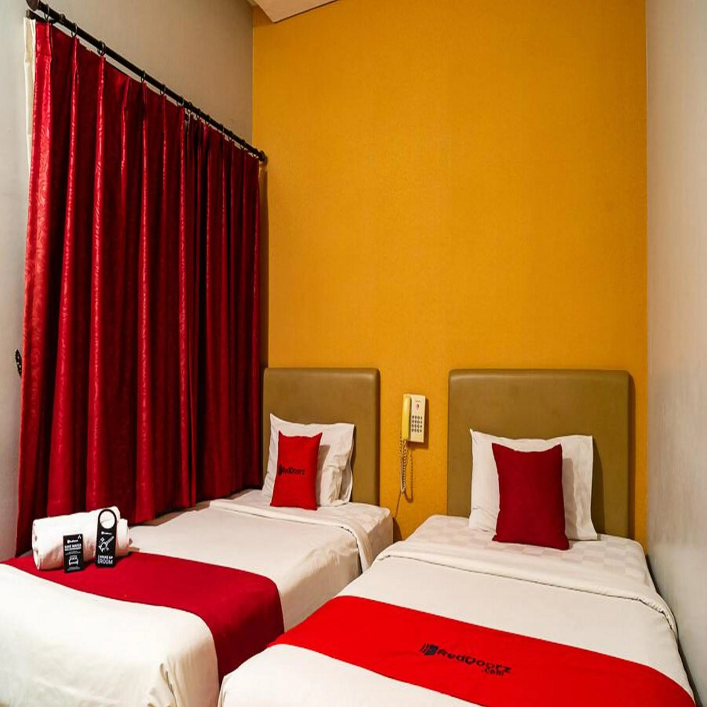 Bedroom, Bed in RedDoorz Plus at Blue Pacific Blok M