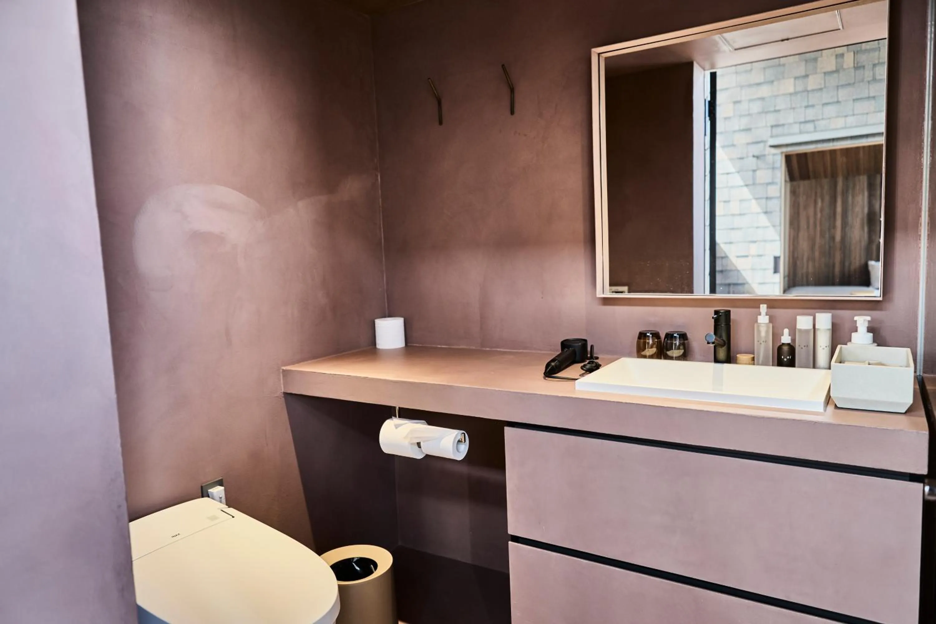 Toilet in Snow Peak YAKEI SUITE ABURAYAMA FUKUOKA