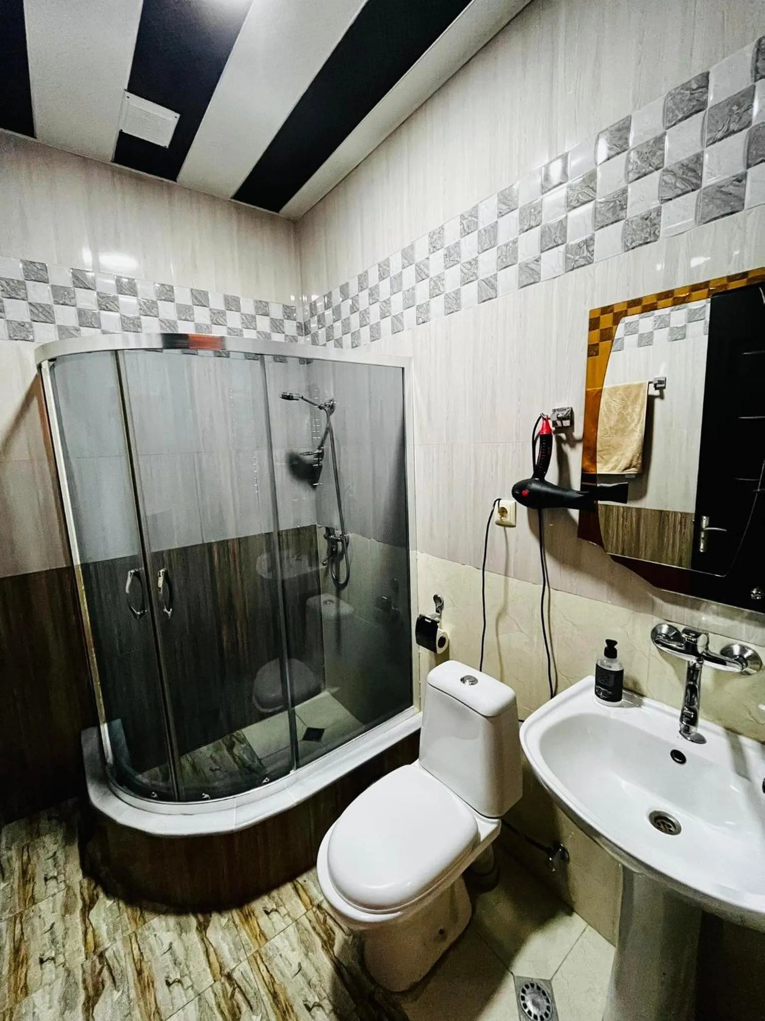 Shower in Lux Palace Hotel