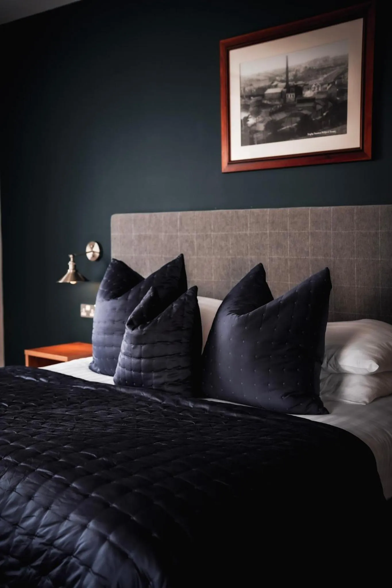 Bed in THE LORD NELSON HOTEL