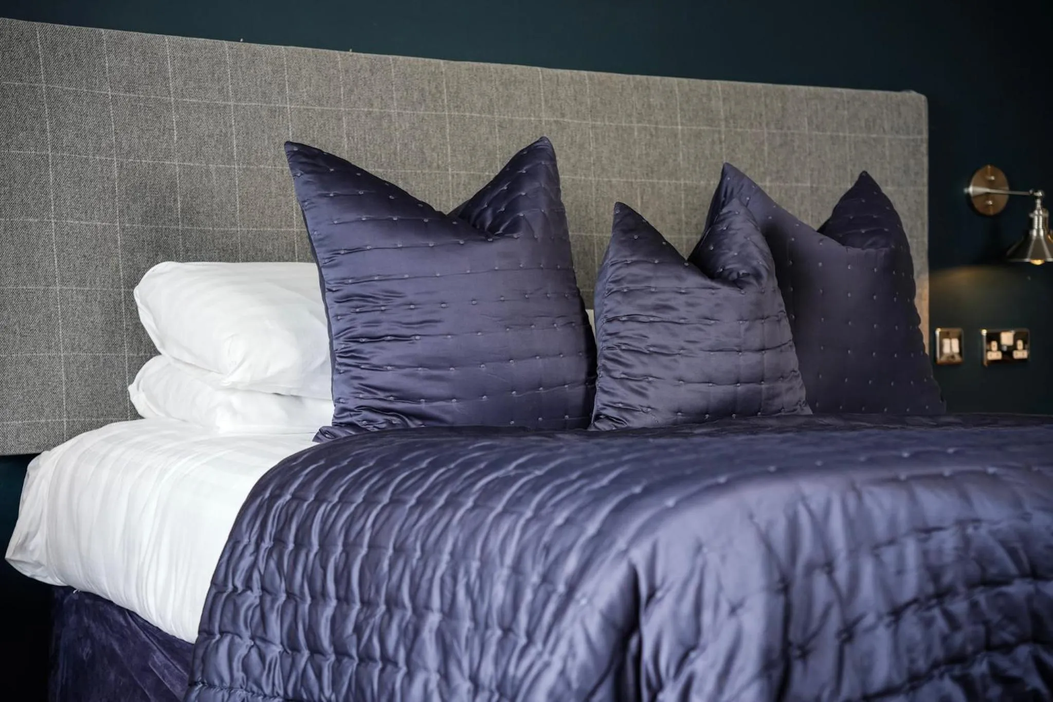 Bed in THE LORD NELSON HOTEL