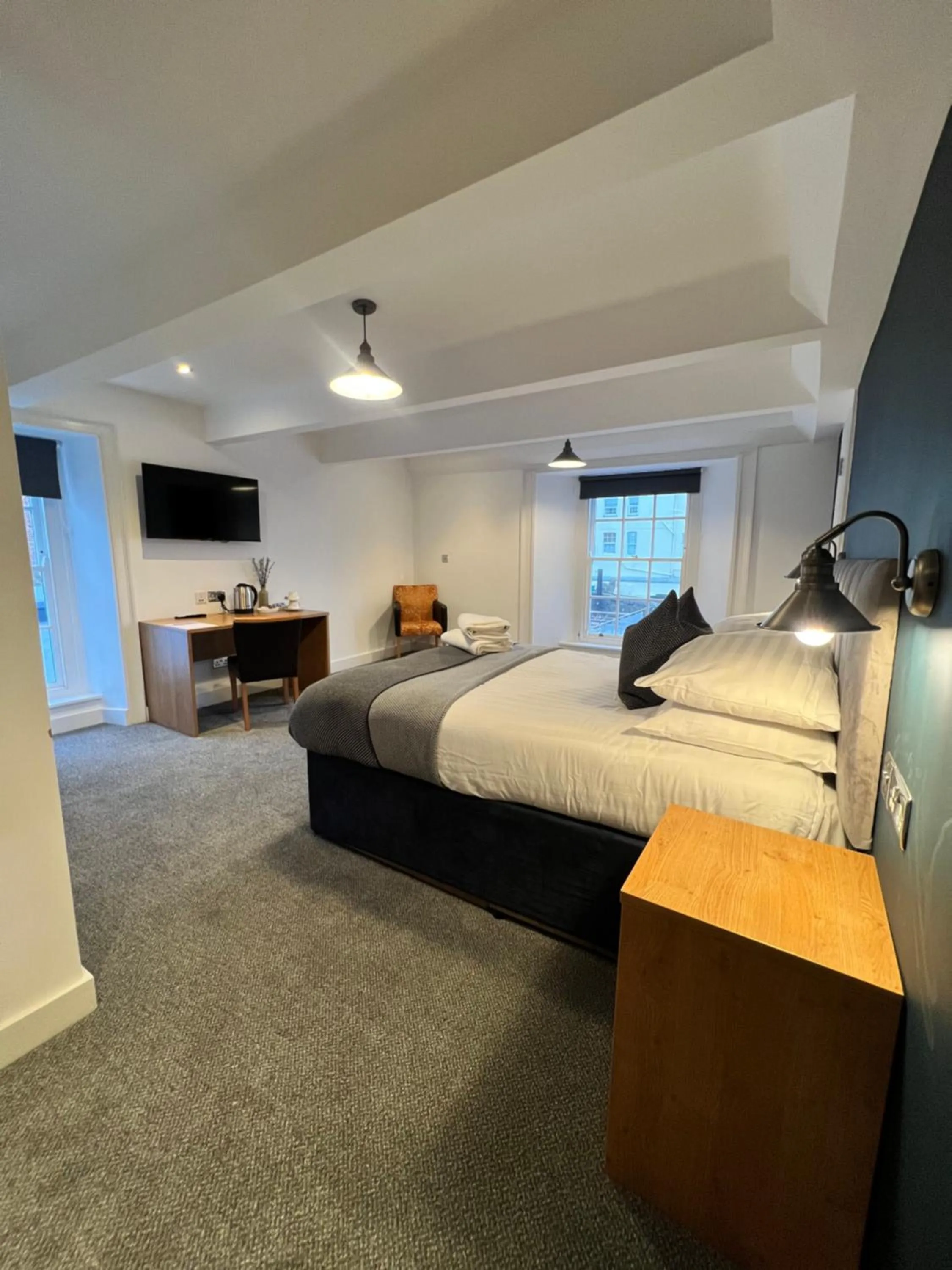 Photo of the whole room, Bed in THE LORD NELSON HOTEL