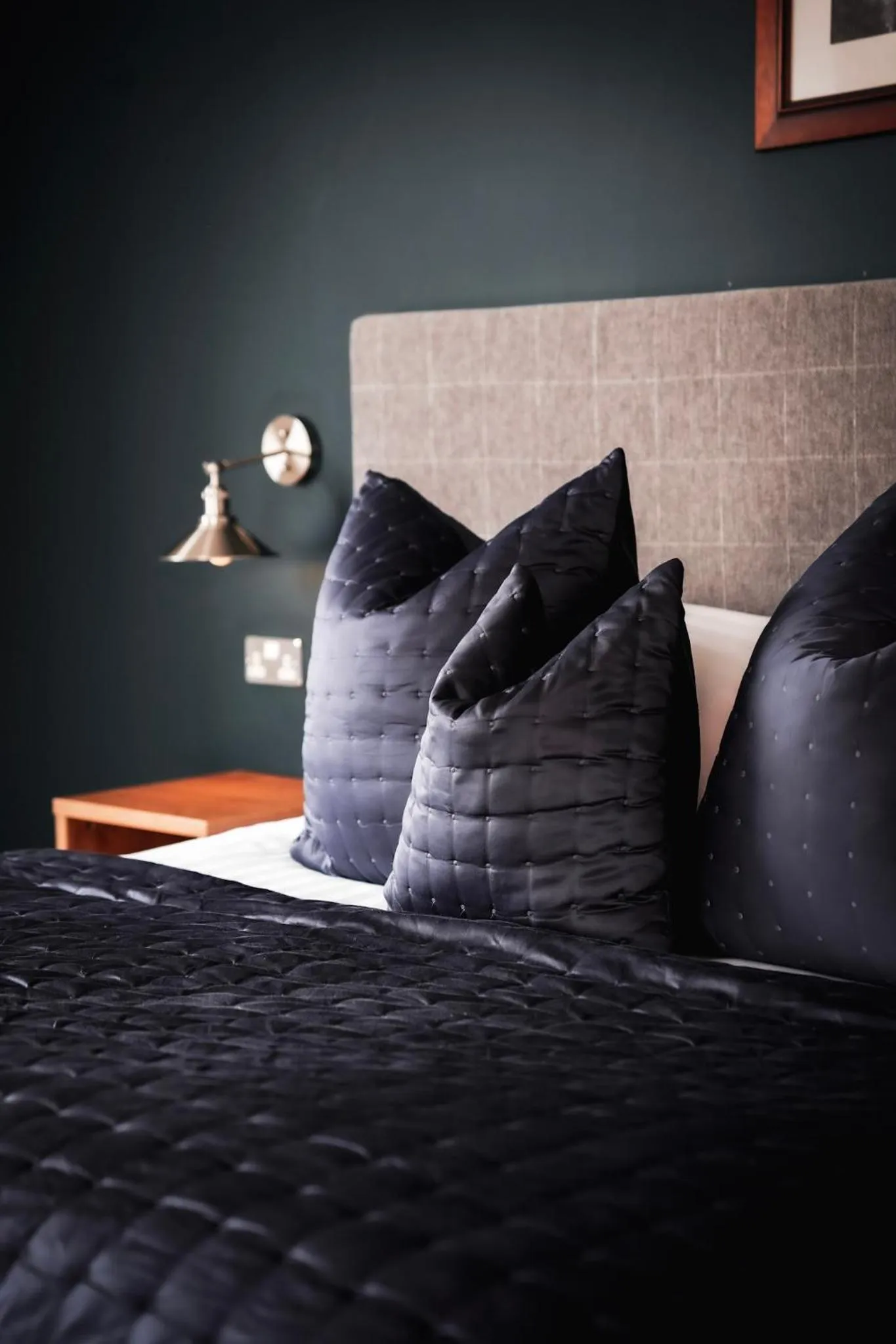 Bed in THE LORD NELSON HOTEL