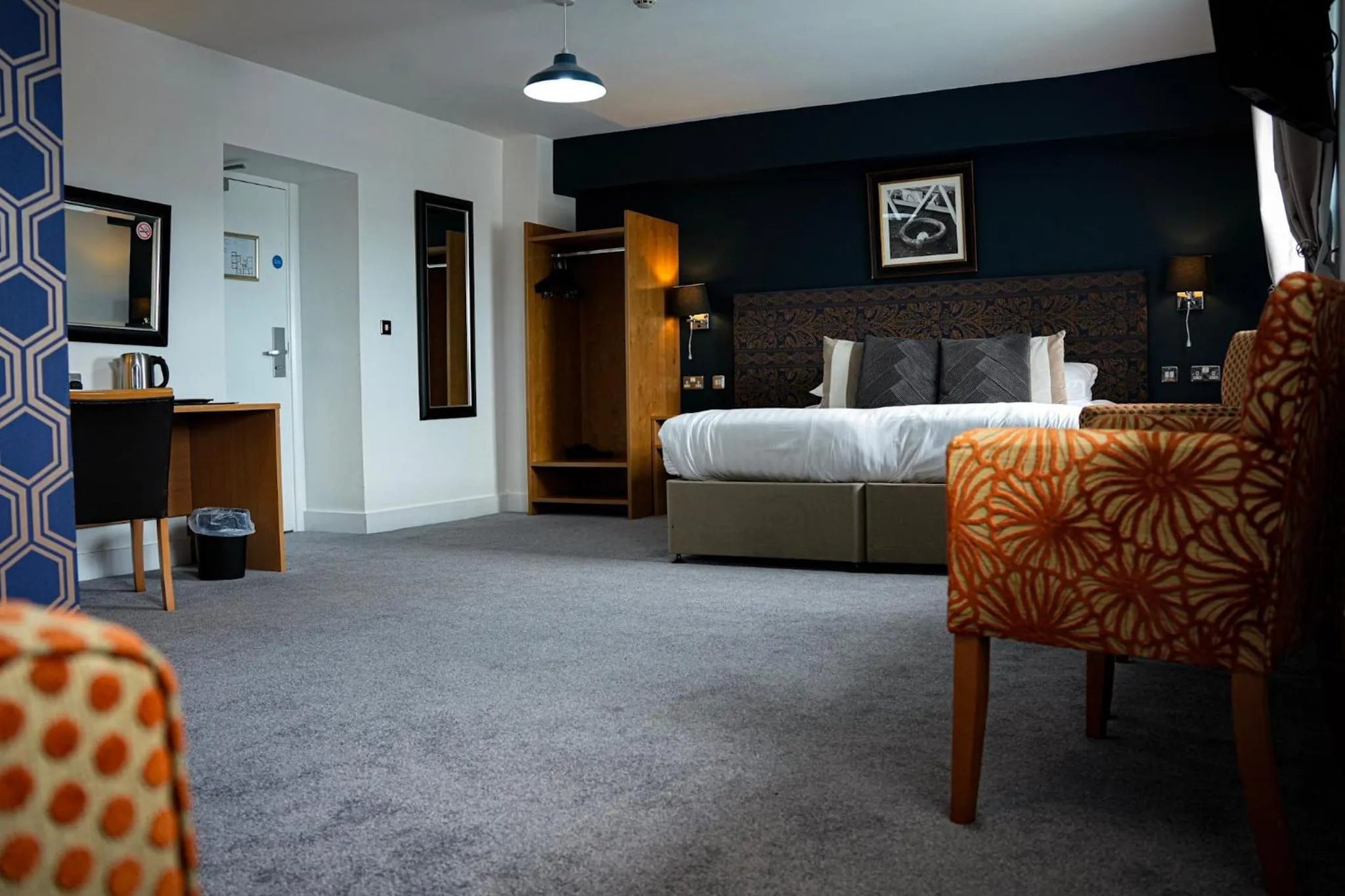 Bed in THE LORD NELSON HOTEL