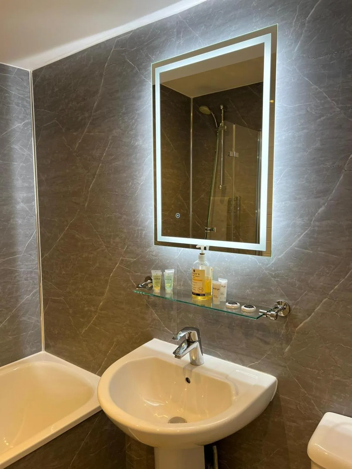 Bathroom in THE LORD NELSON HOTEL